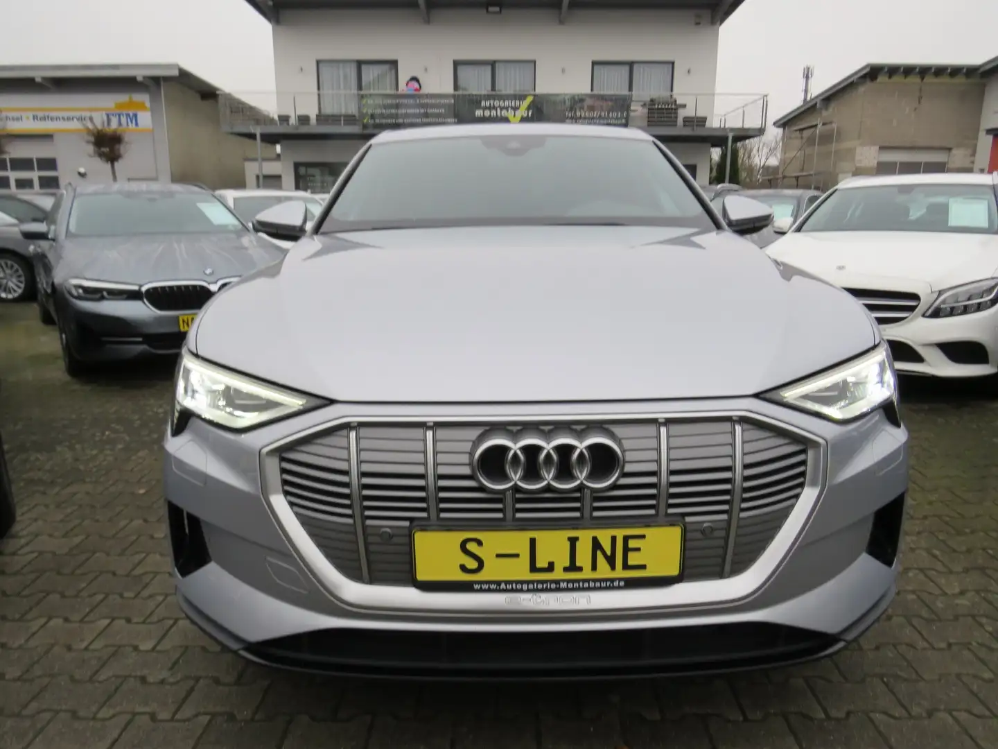Audi e-tron Sportback 50 quattro S-Line *MATRIX*ACC*SIDE*AHK Grau - 2