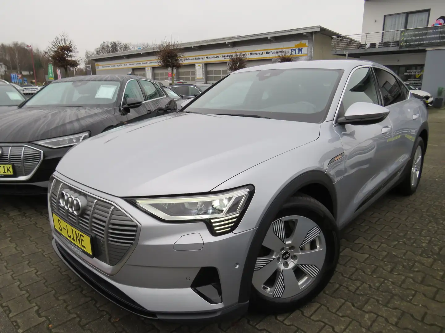 Audi e-tron Sportback 50 quattro S-Line *MATRIX*ACC*SIDE*AHK Grau - 1