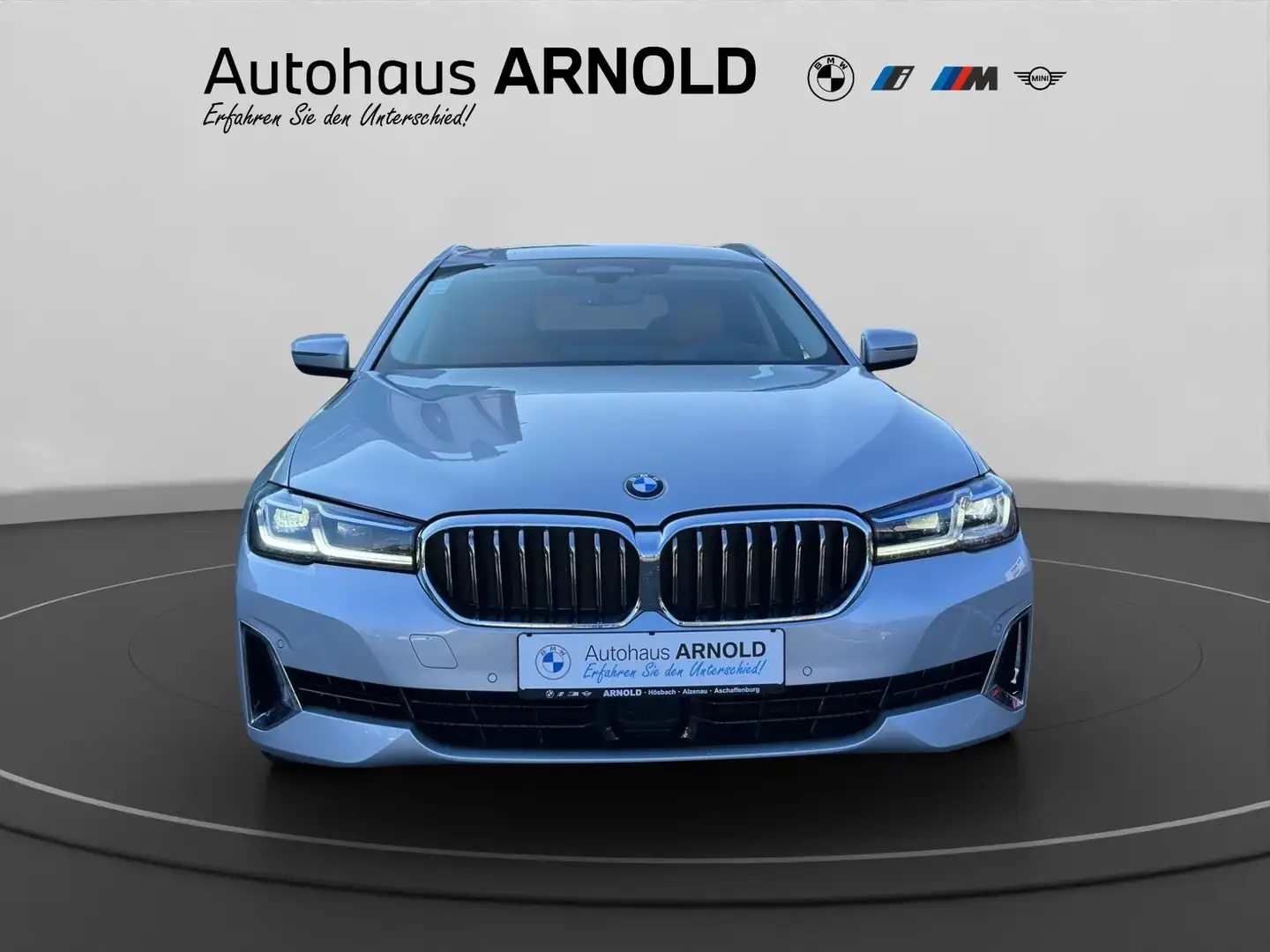 BMW 540 i xDrive Touring Luxury Head-Up Laser RFK HiFi-HK Grijs - 2