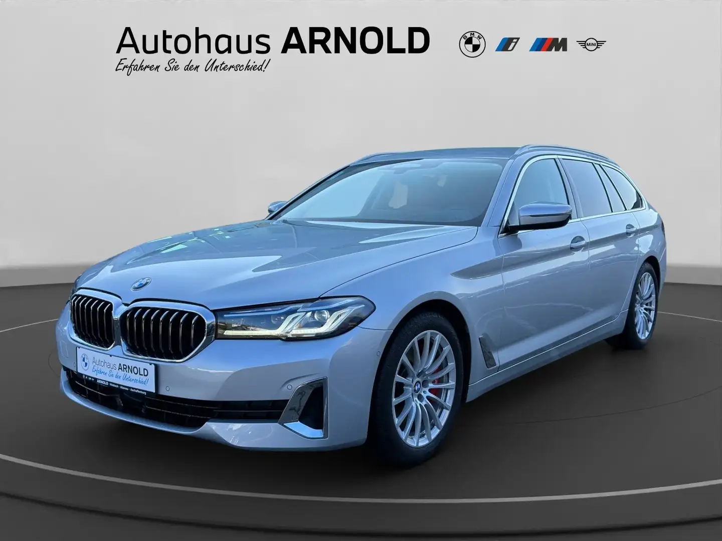 BMW 540 i xDrive Touring Luxury Head-Up Laser RFK HiFi-HK Grijs - 1