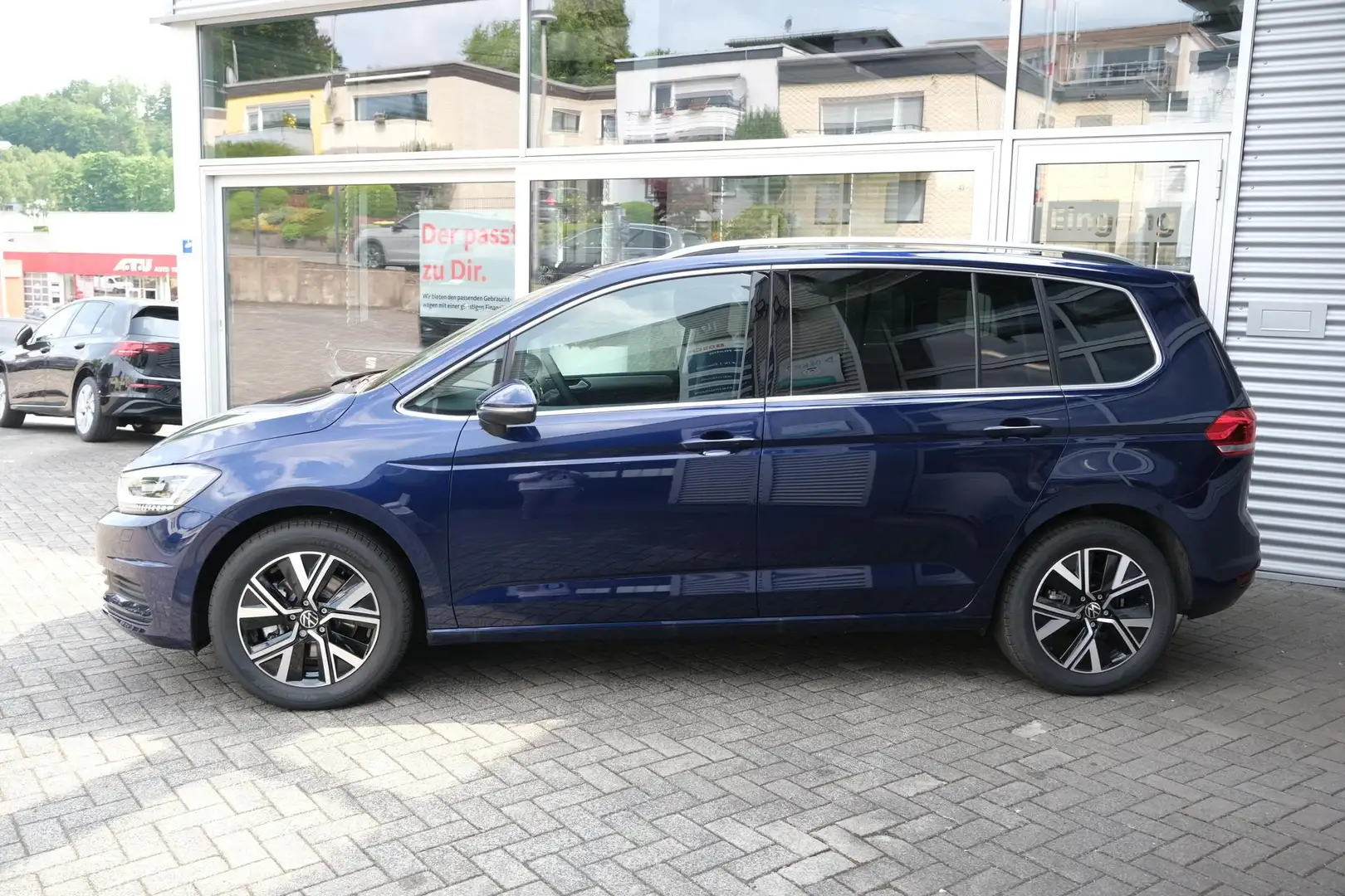 Volkswagen Touran 1.5 TSI DSG Edition 7-Sitze Navi Kamera LED Plu... Blauw - 2