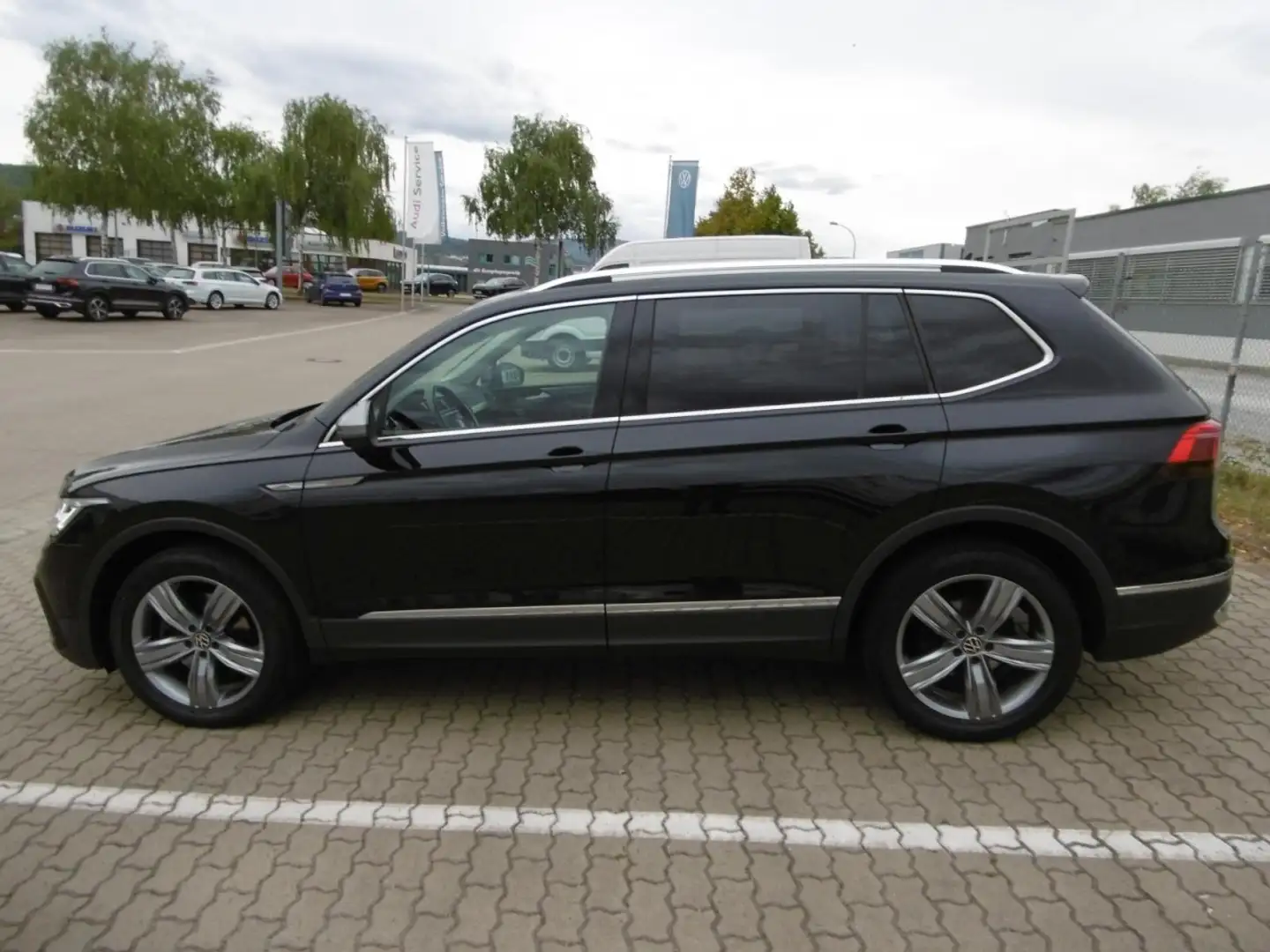 Volkswagen Tiguan Allspace 2.0 TDI 4Motion Elegance Klima Navi Zwart - 2