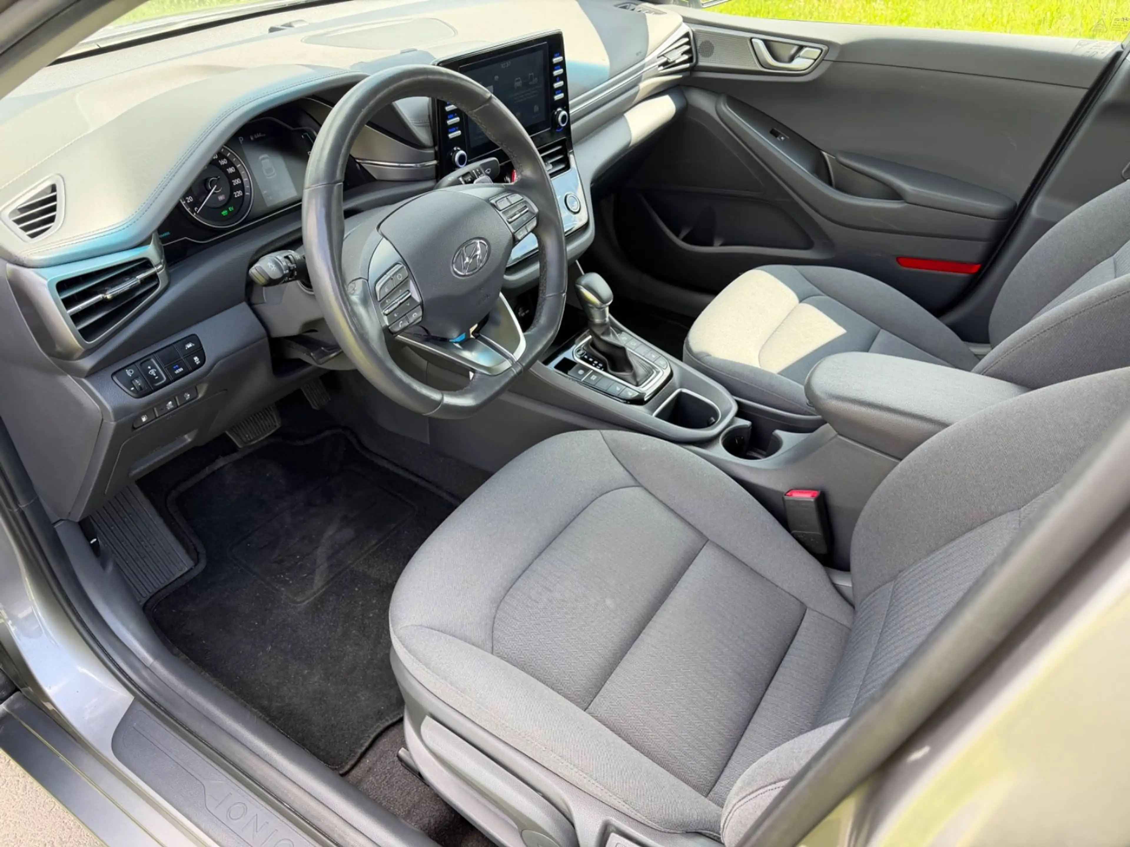 Hyundai IONIQ Ioniq Trend Plug-In Hybrid — photo 15