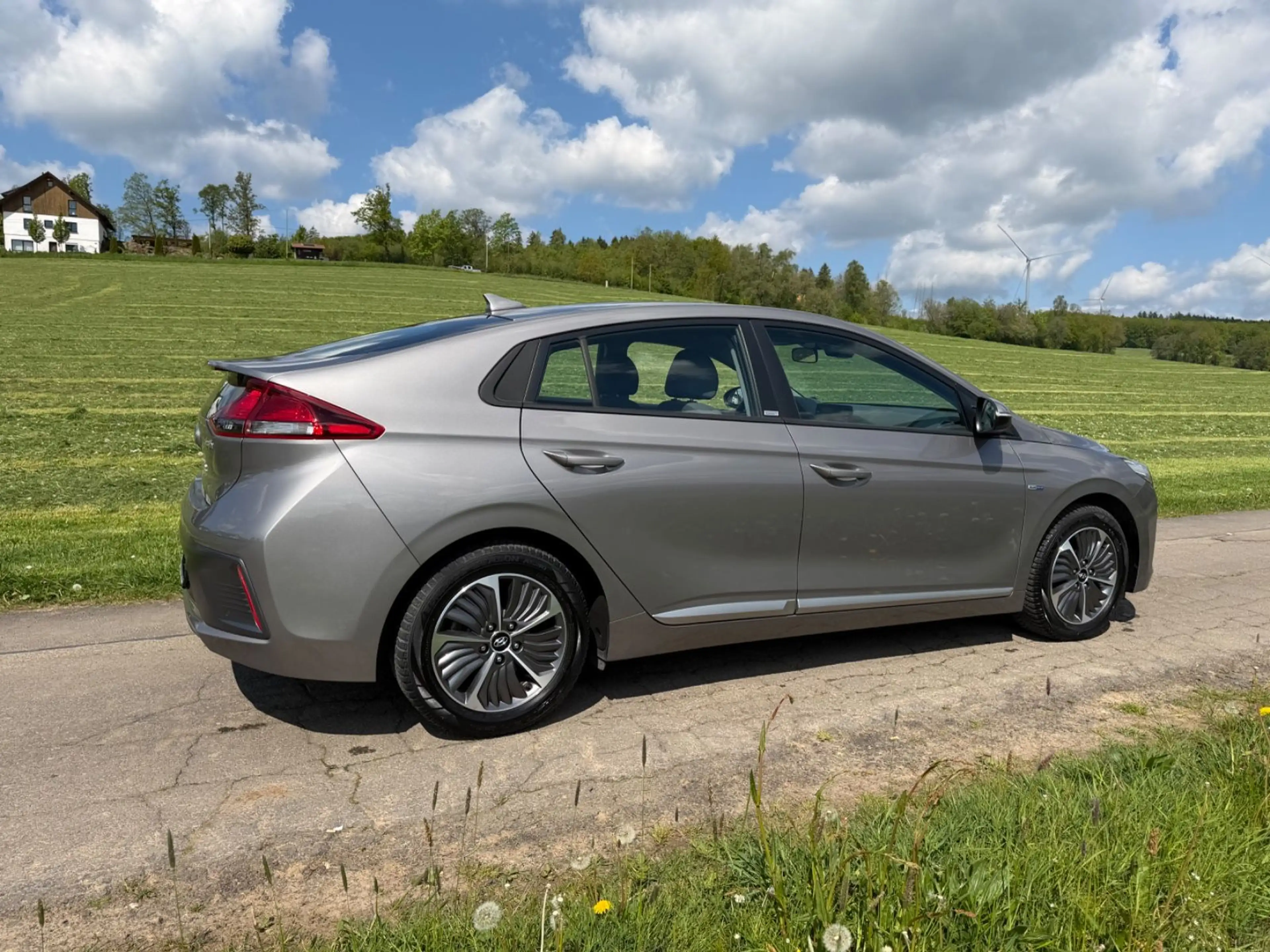Hyundai IONIQ Ioniq Trend Plug-In Hybrid — photo 9