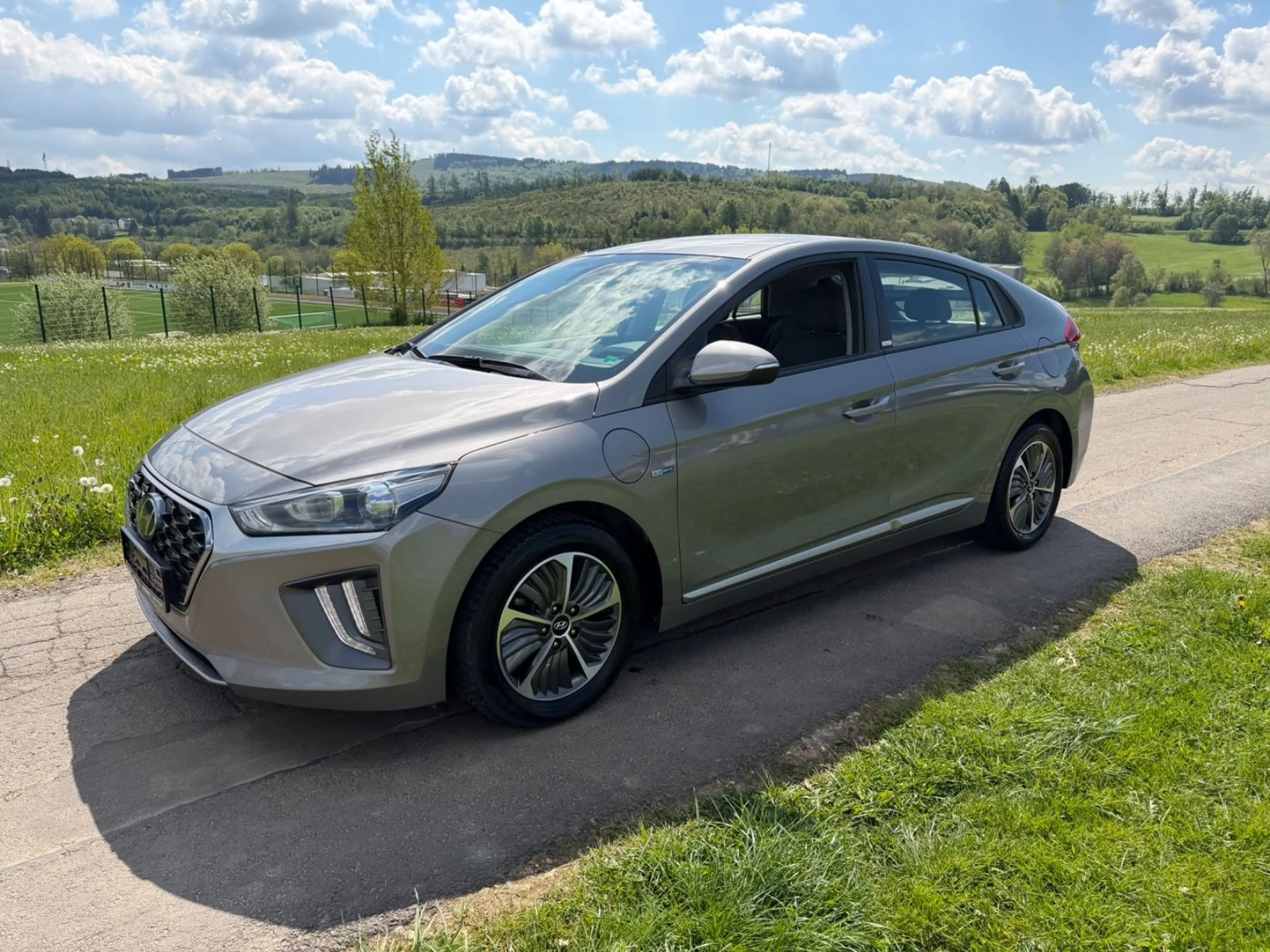Hyundai IONIQ Ioniq Trend Plug-In Hybrid — photo 2