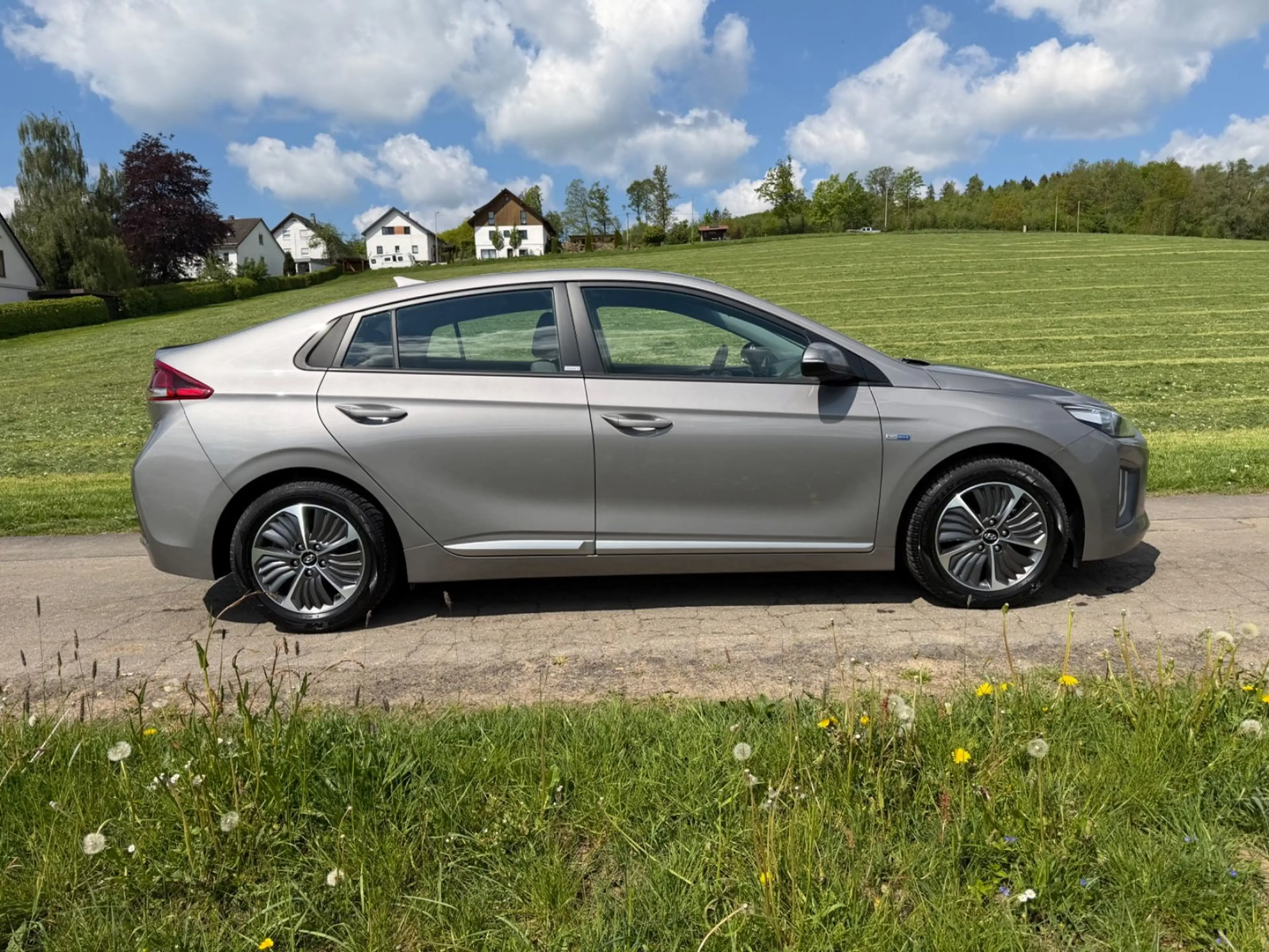 Hyundai IONIQ Ioniq Trend Plug-In Hybrid — photo 10