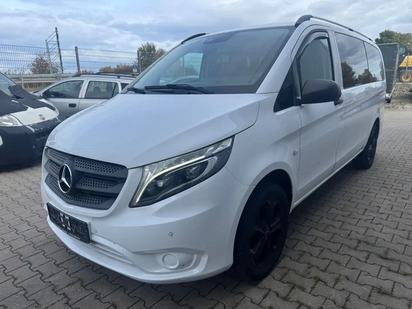 Mercedes-Benz Vito Tourer Lang 119 CDI/BT Pro 4MATIC LED Weiß - 1