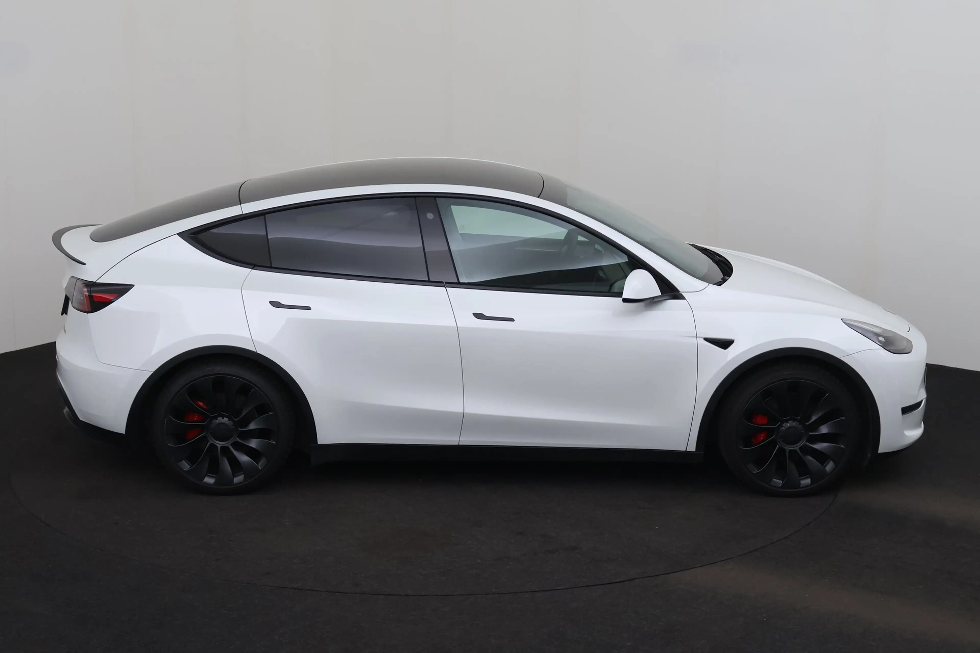 Tesla Model Y PERFORMANCE DUAL MOTOR AWD + GPS + LEDER + CAMERA — photo 5