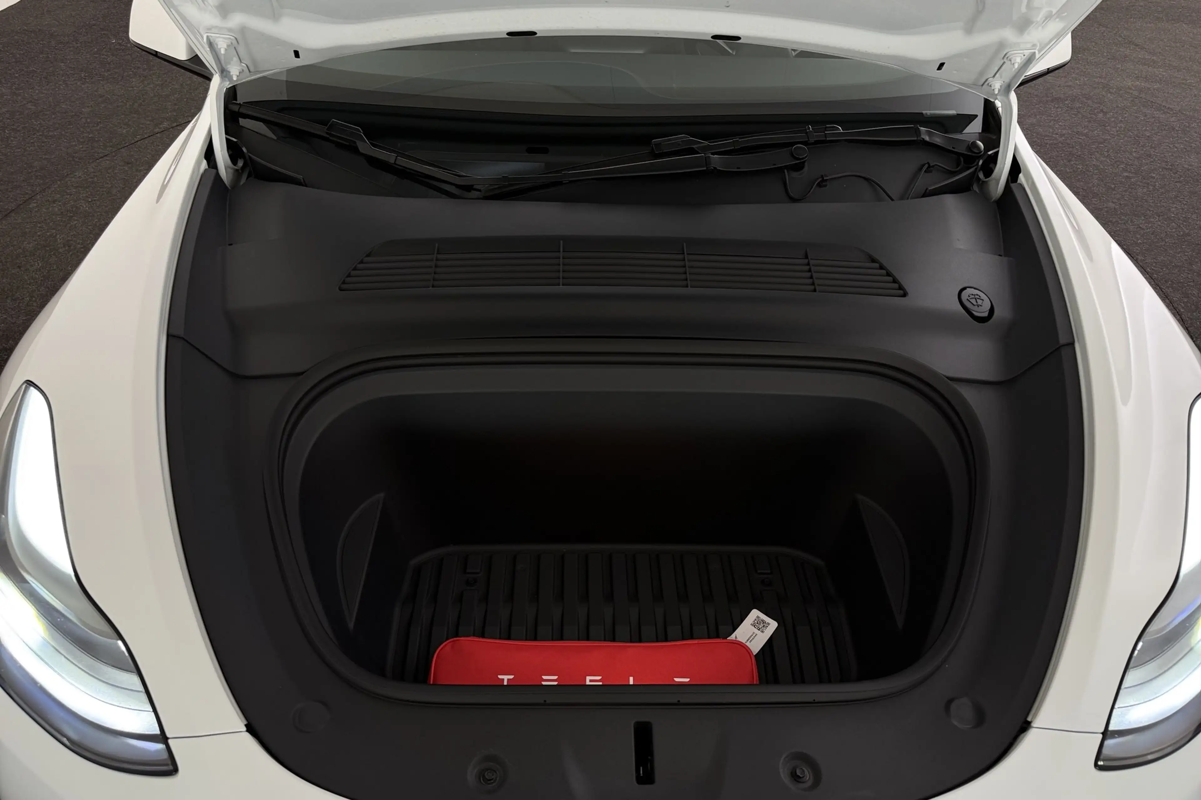 Tesla Model Y PERFORMANCE DUAL MOTOR AWD + GPS + LEDER + CAMERA — photo 14
