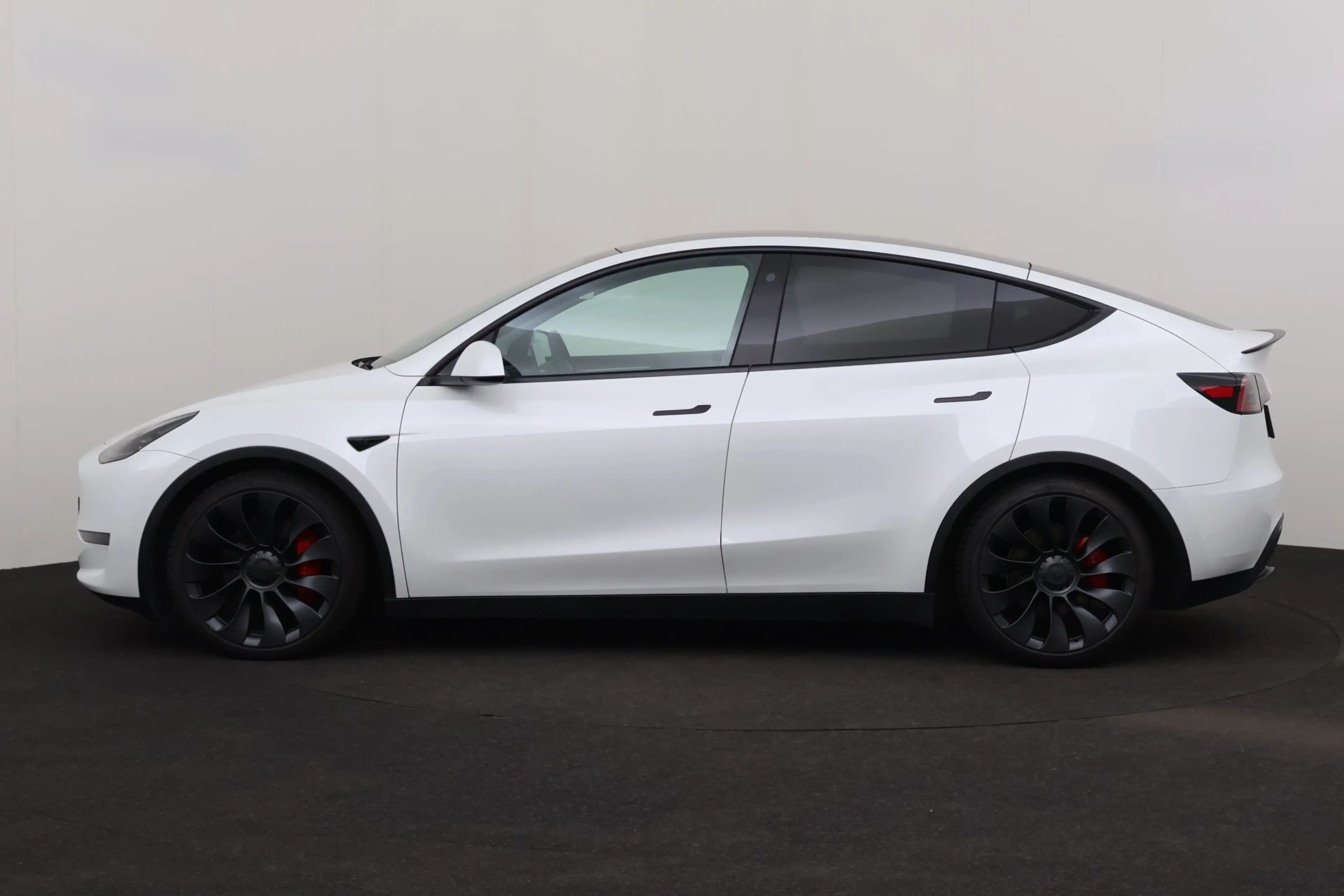 Tesla Model Y PERFORMANCE DUAL MOTOR AWD + GPS + LEDER + CAMERA — photo 2