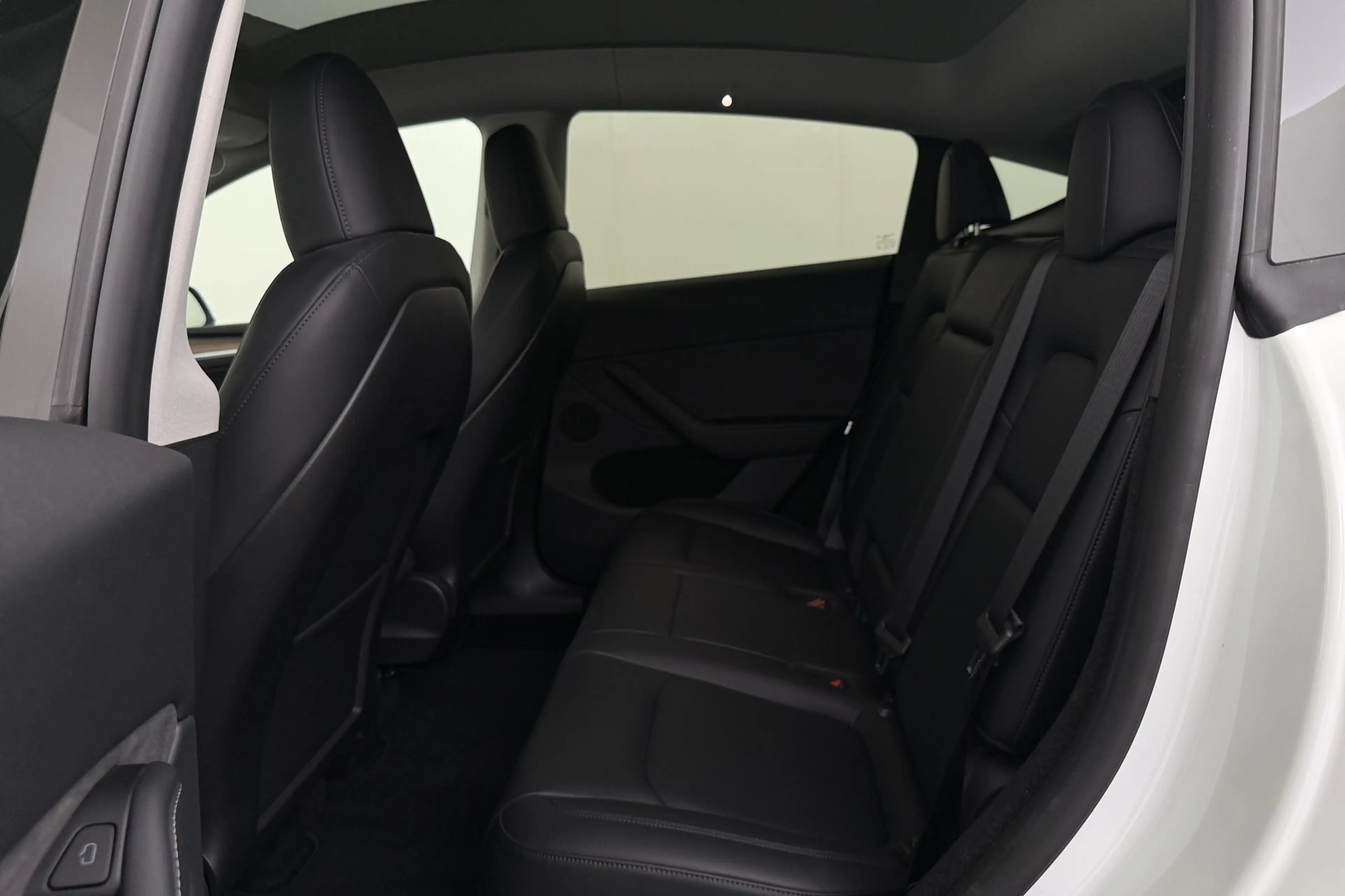Tesla Model Y PERFORMANCE DUAL MOTOR AWD + GPS + LEDER + CAMERA — photo 13