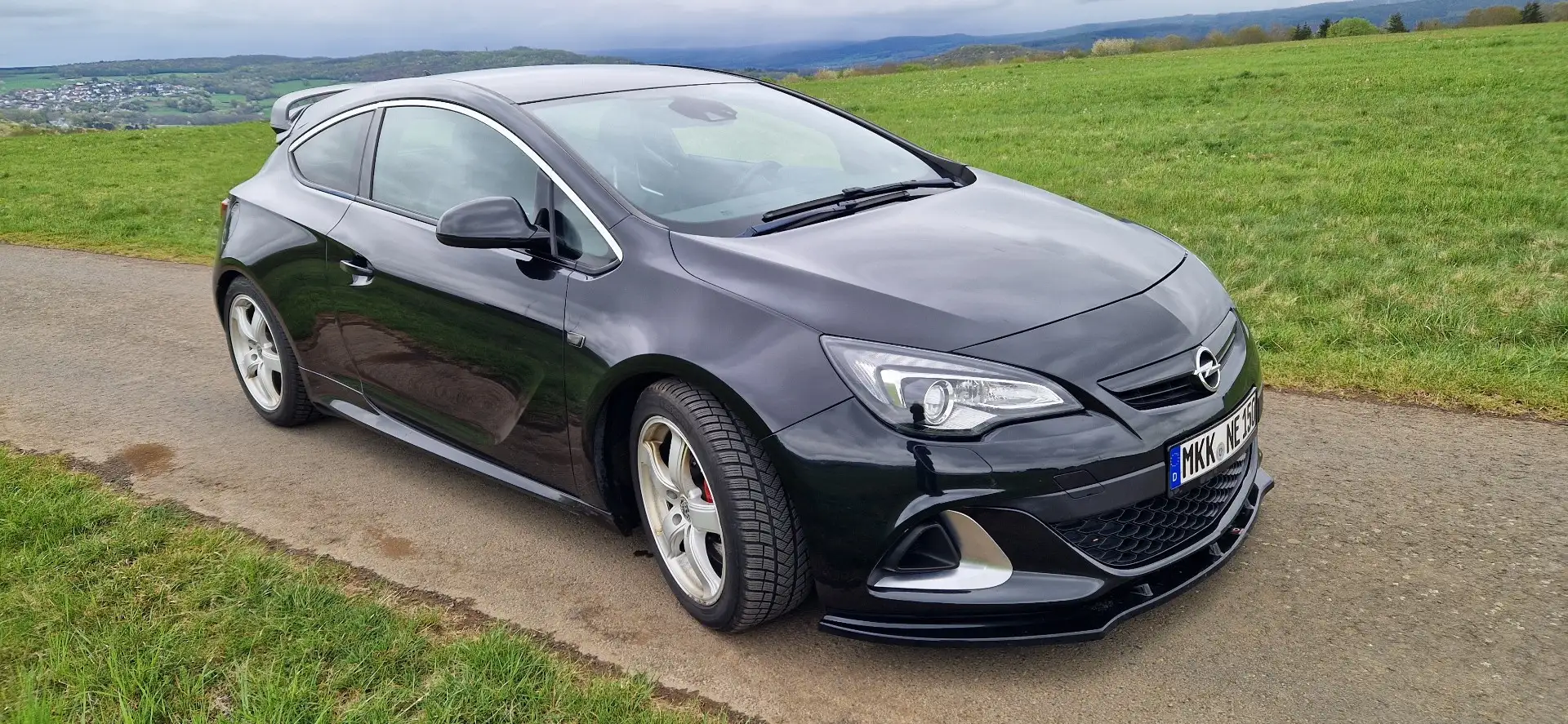Opel Astra OPC Schwarz - 1