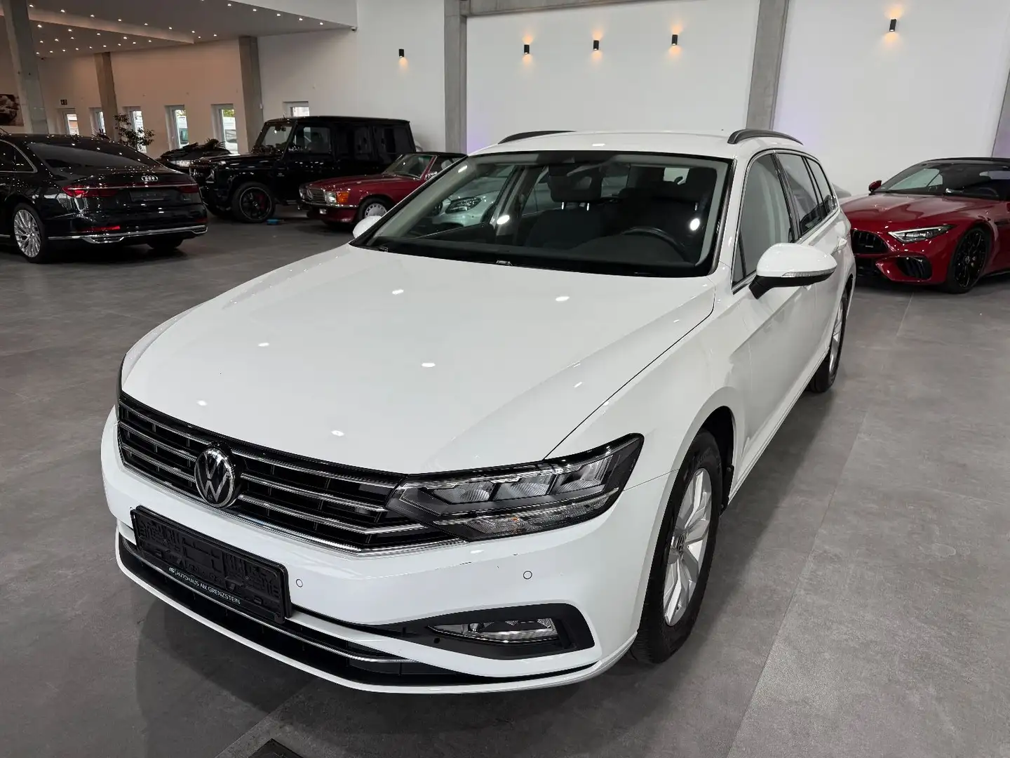 Volkswagen Passat Variant Business*LED*360°*AHK*Chrom-Paket Weiß - 1