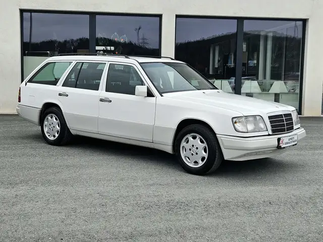 Mercedes-Benz E 220 E 220 T