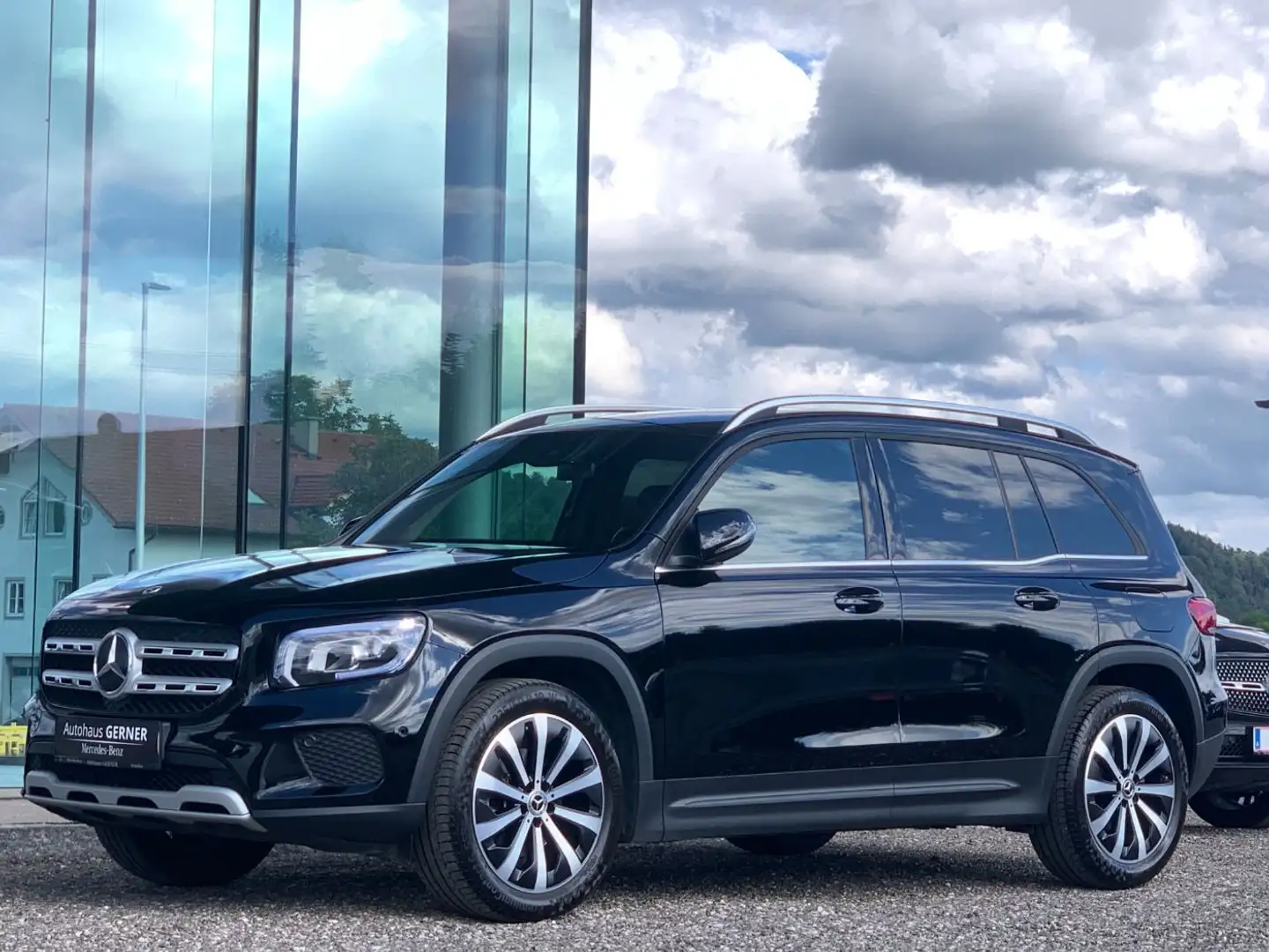 Mercedes-Benz GLB 180 d KAM ParkAss. SpurH KlimaA LED el.Heck Schwarz - 2