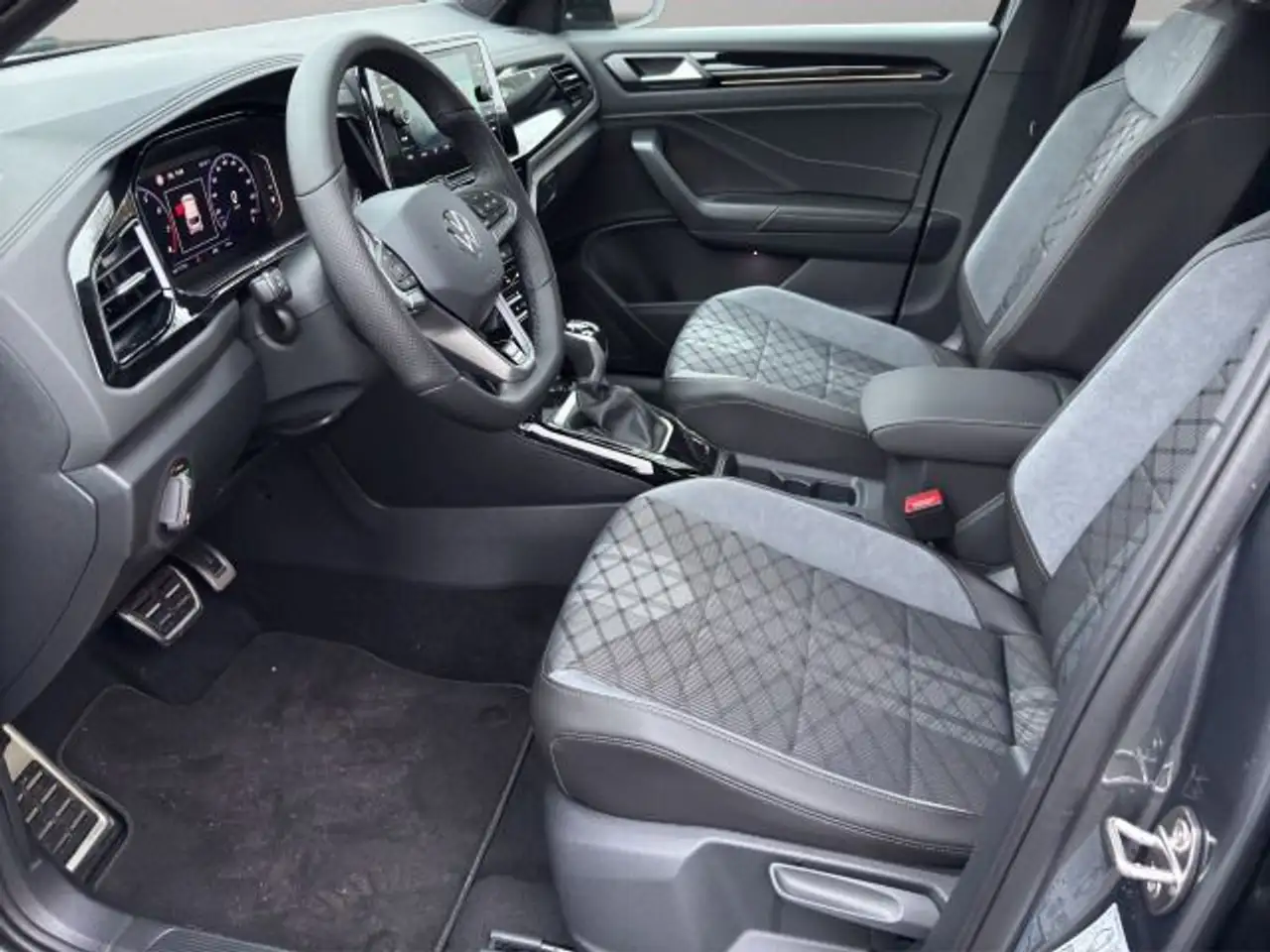 Volkswagen T-Roc R-Line 1.5 TSI DSG ACC + PANO + AHK 9