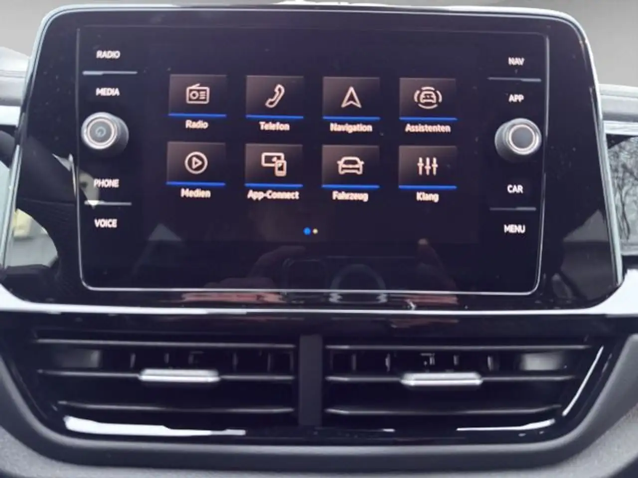Volkswagen T-Roc R-Line 1.5 TSI DSG ACC + PANO + AHK 11