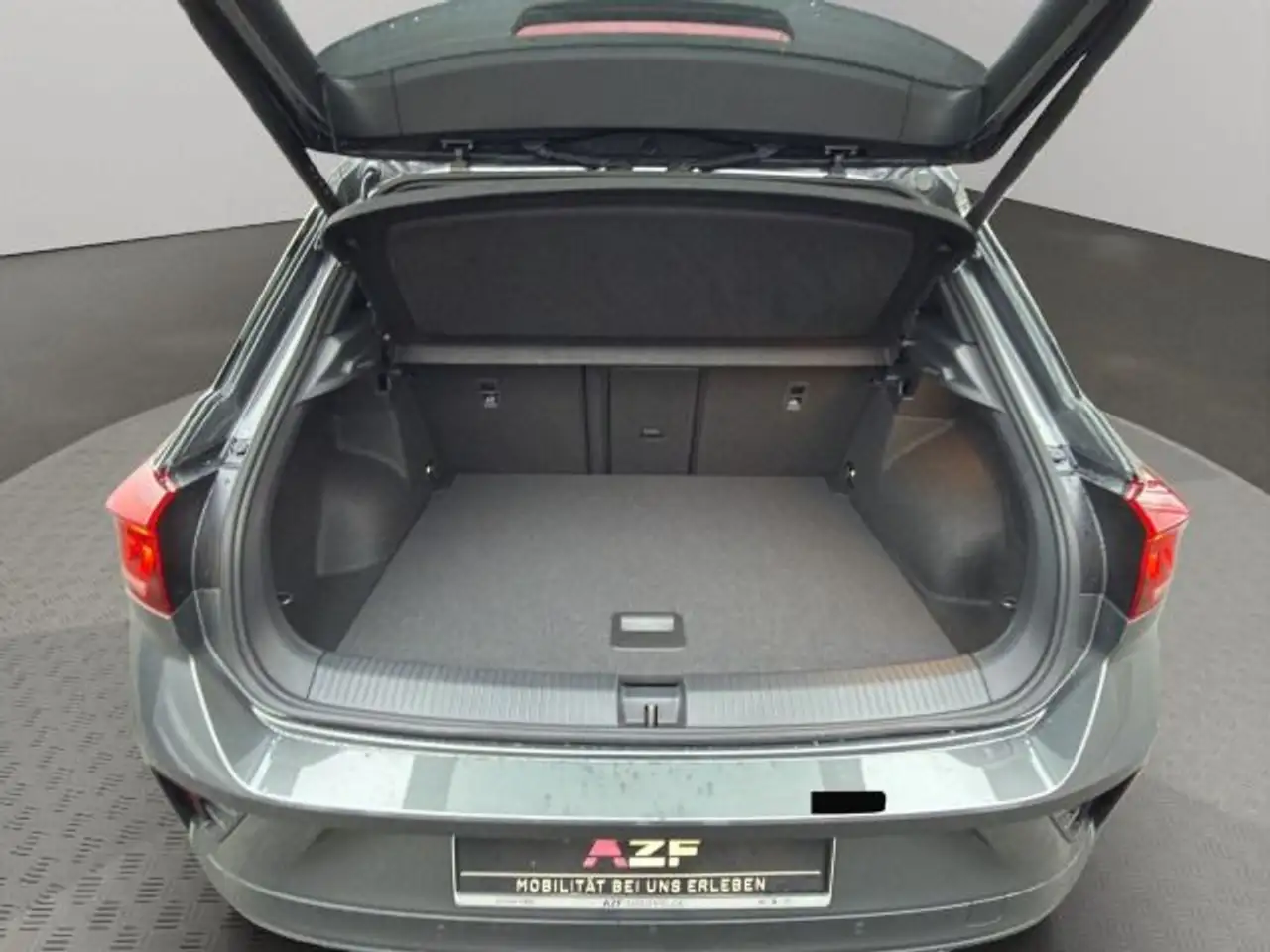 Volkswagen T-Roc R-Line 1.5 TSI DSG ACC + PANO + AHK 16