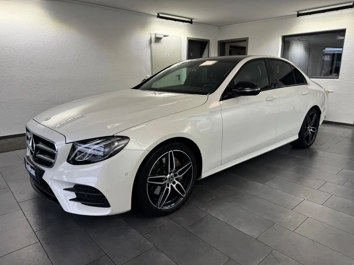 Mercedes-Benz E 200 d Lim. AMG Line*Kamera*SHZ*Navi*Ambiente* Weiß - 2