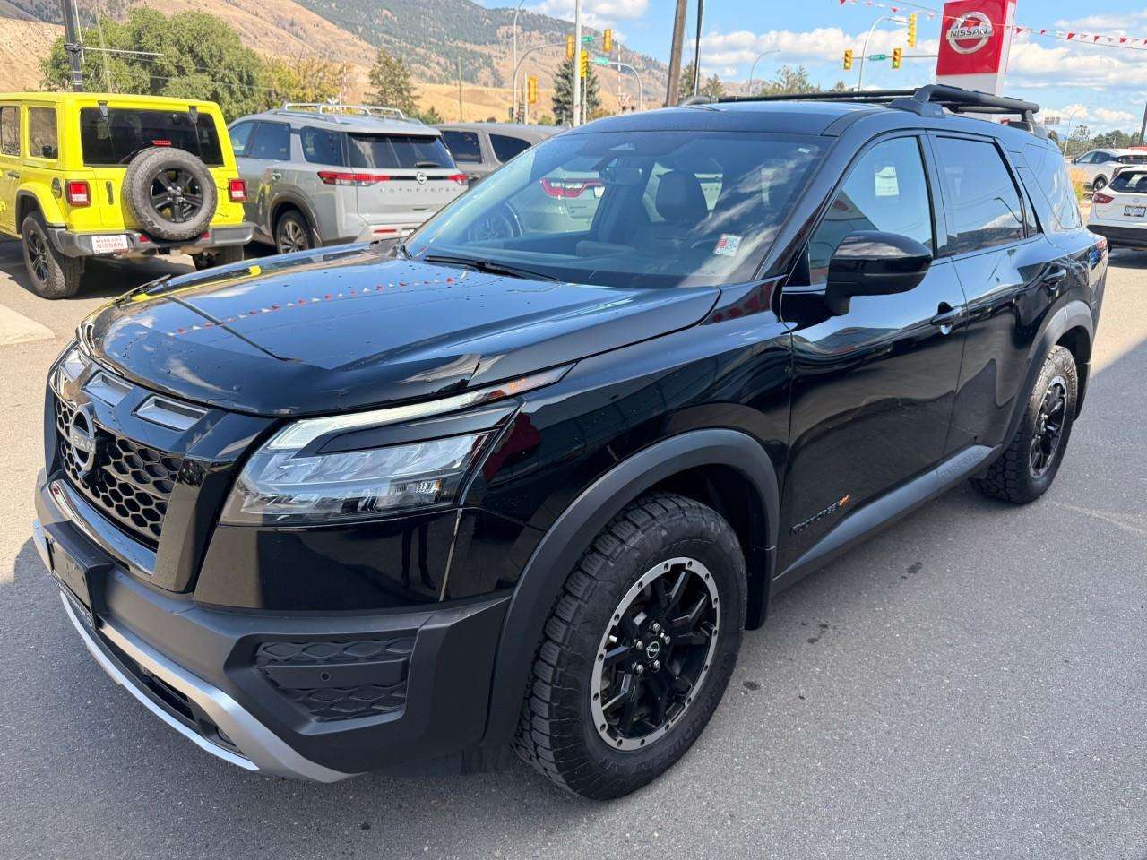 2025 Nissan Pathfinder SV