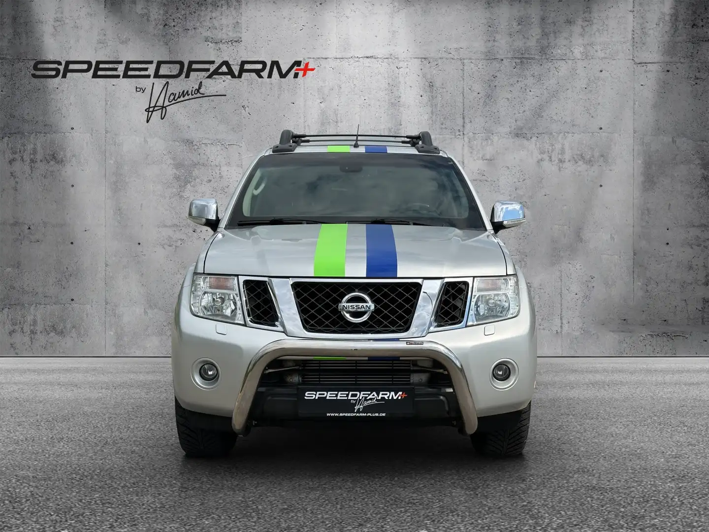 Nissan Navara Double Cab LE V6 4X4 Top Zustand Srebrny - 2
