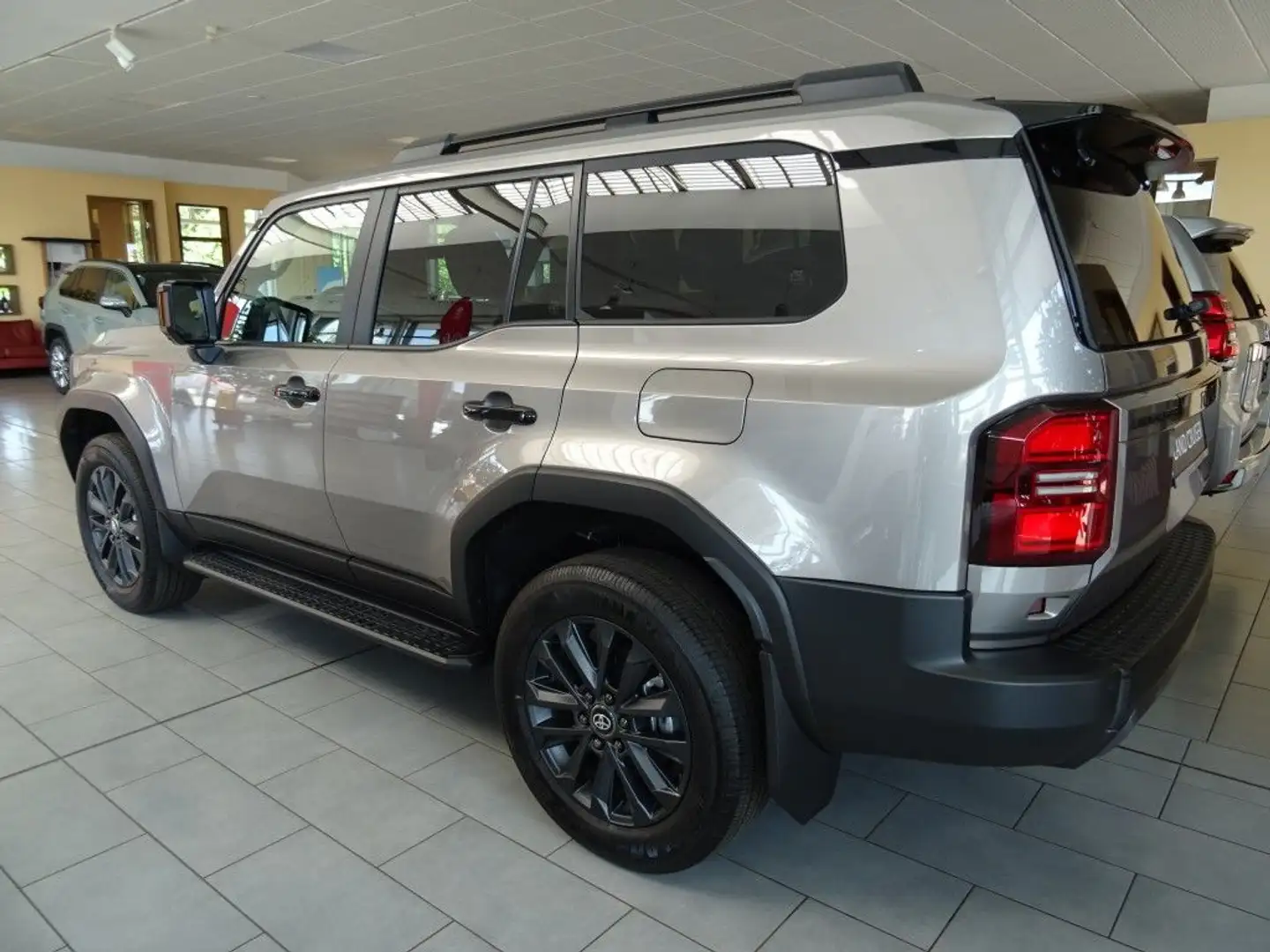Toyota Land Cruiser 2.8 D-4D Automatik TEC-Edition Bronze - 2
