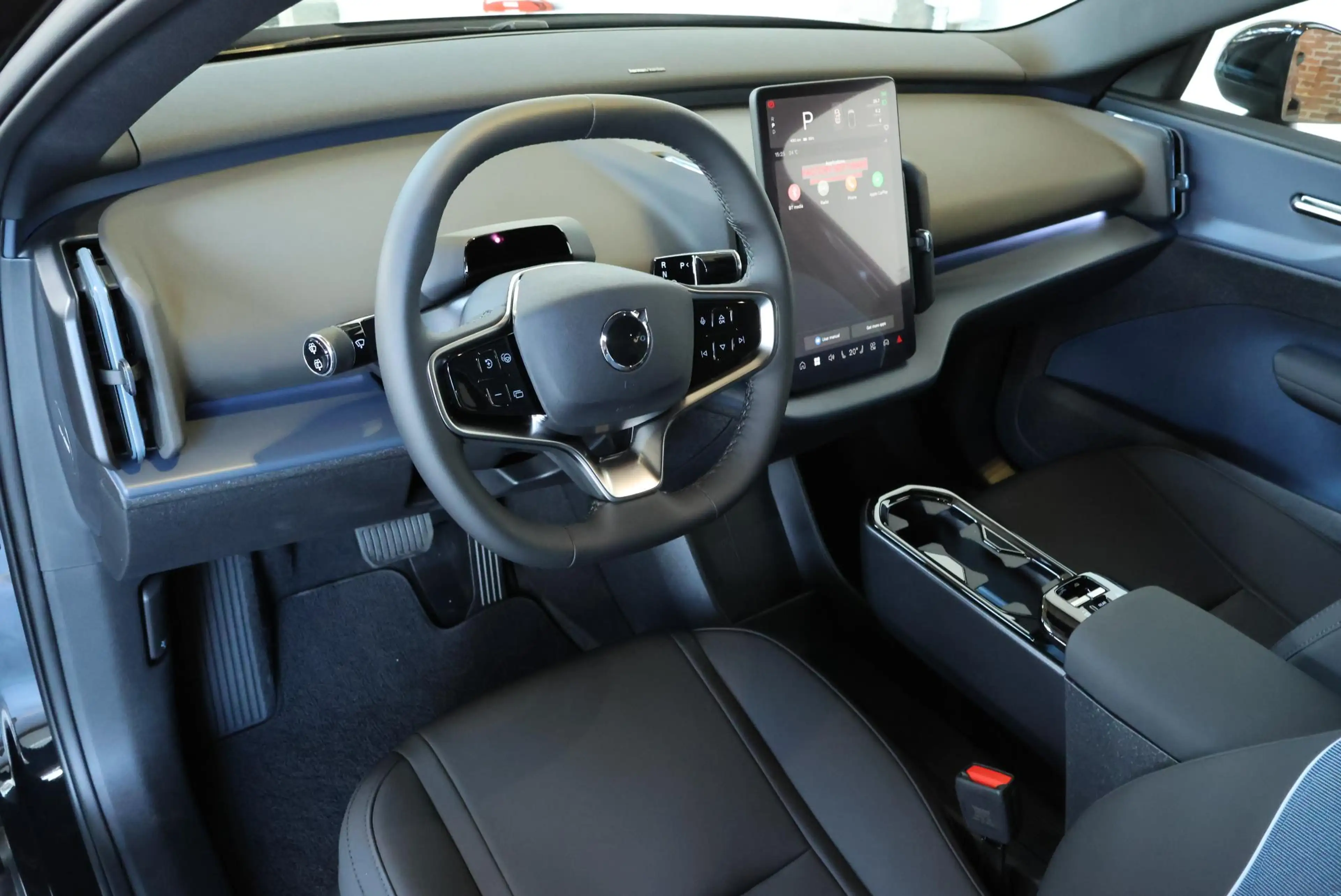 Volvo EX30 P5 Long Range Plus Black Edition Europa 69 kWh | H — photo 2