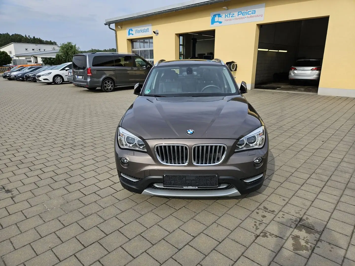 BMW X1 Baureihe X1 20 d xDrive*Navi*Xenon*Panorama Brown - 2