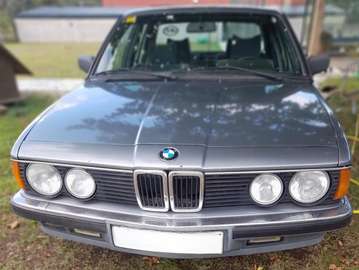 735i