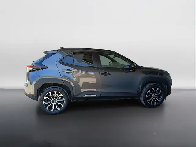 Toyota Yaris Cross view 3