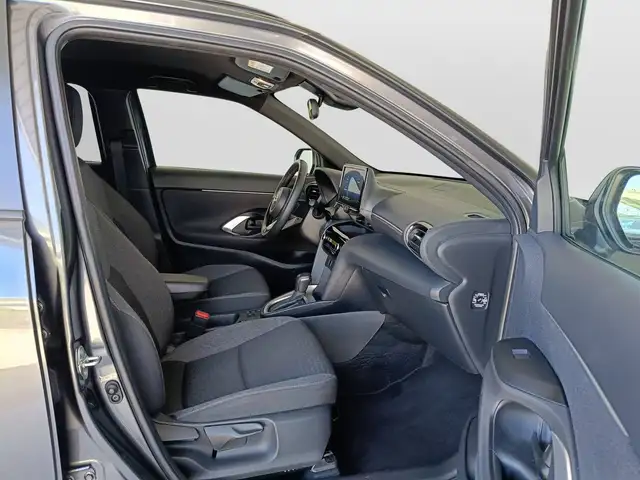 Toyota Yaris Cross view 11