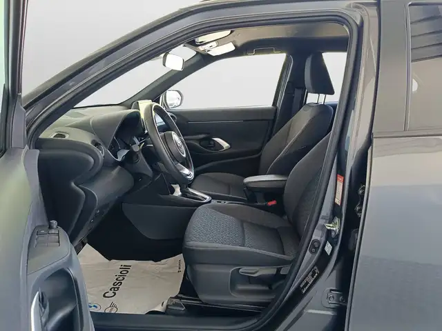 Toyota Yaris Cross view 8