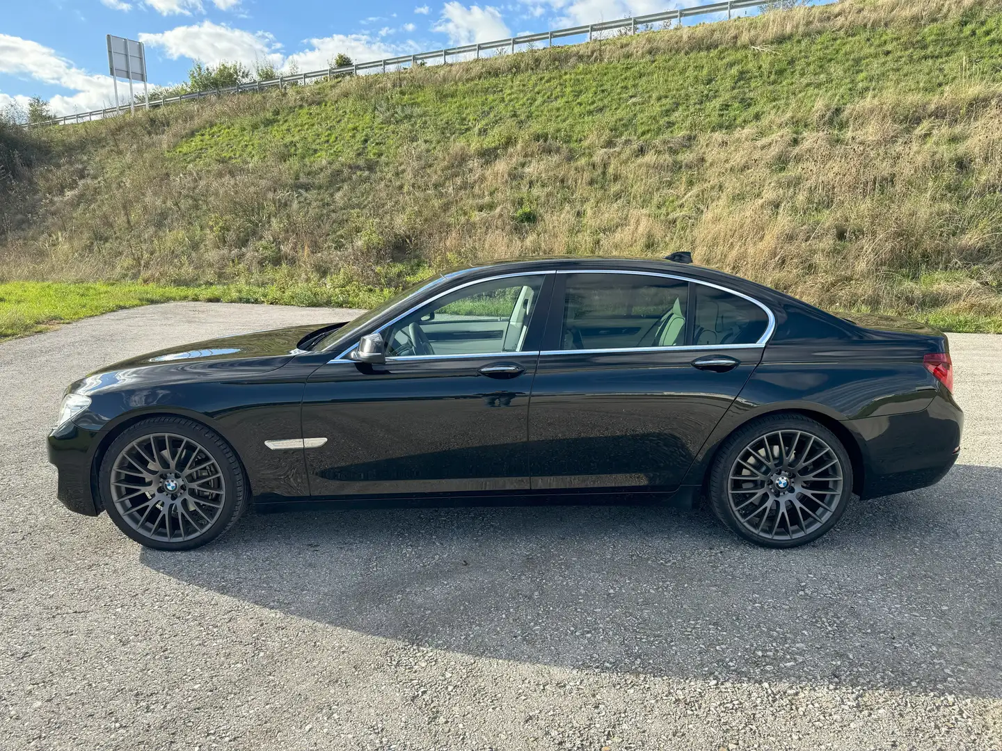 BMW 740 740d xDrive Österreich-Paket Aut. Österreich Noir - 2