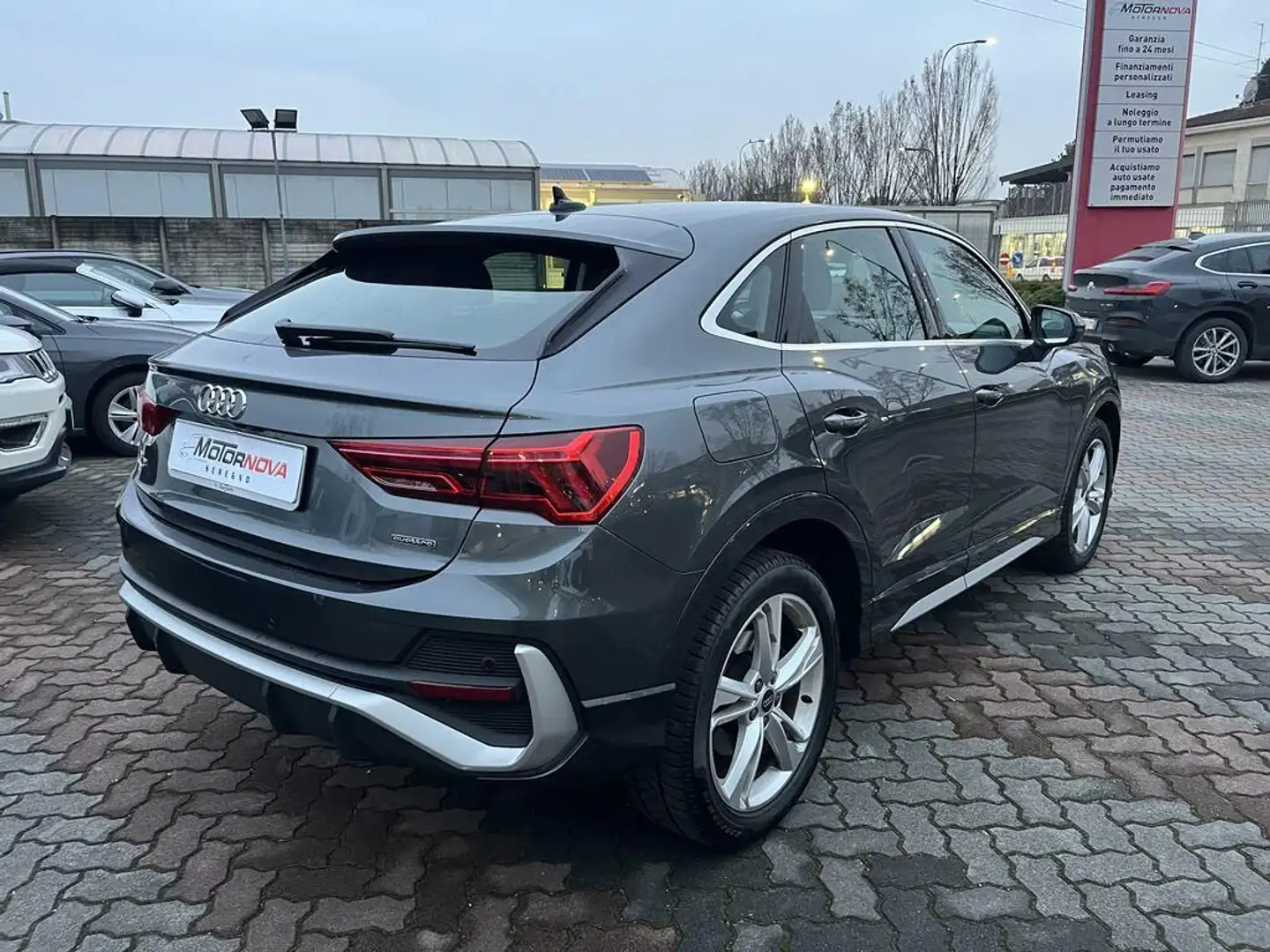 Audi Q3 Sportback 40 2.0 tdi S Line Edition quattro 200cv Gris - 2