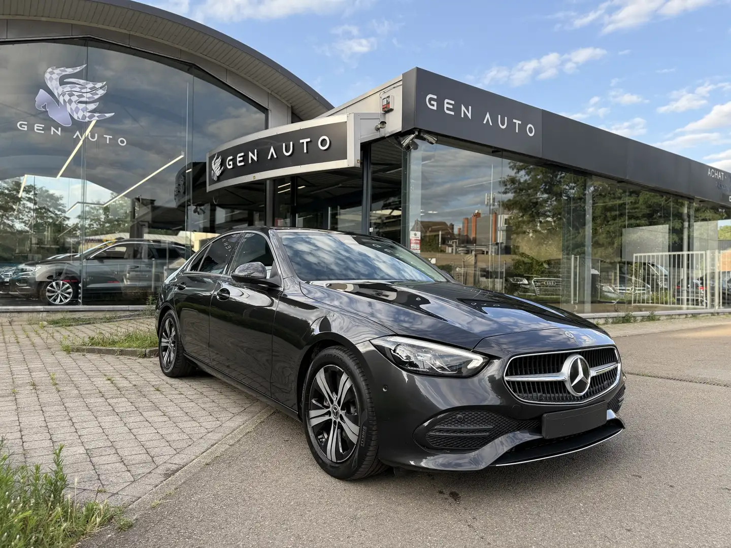 Mercedes-Benz C 180 AvantGarde MBUX LED Cam. Carplay PDC S.Chauffant Grijs - 1