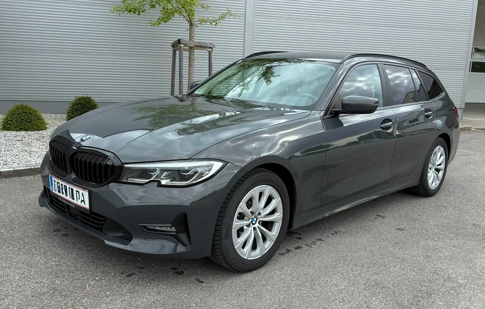 BMW 318 318d Touring G21 Aut. Grau - 1