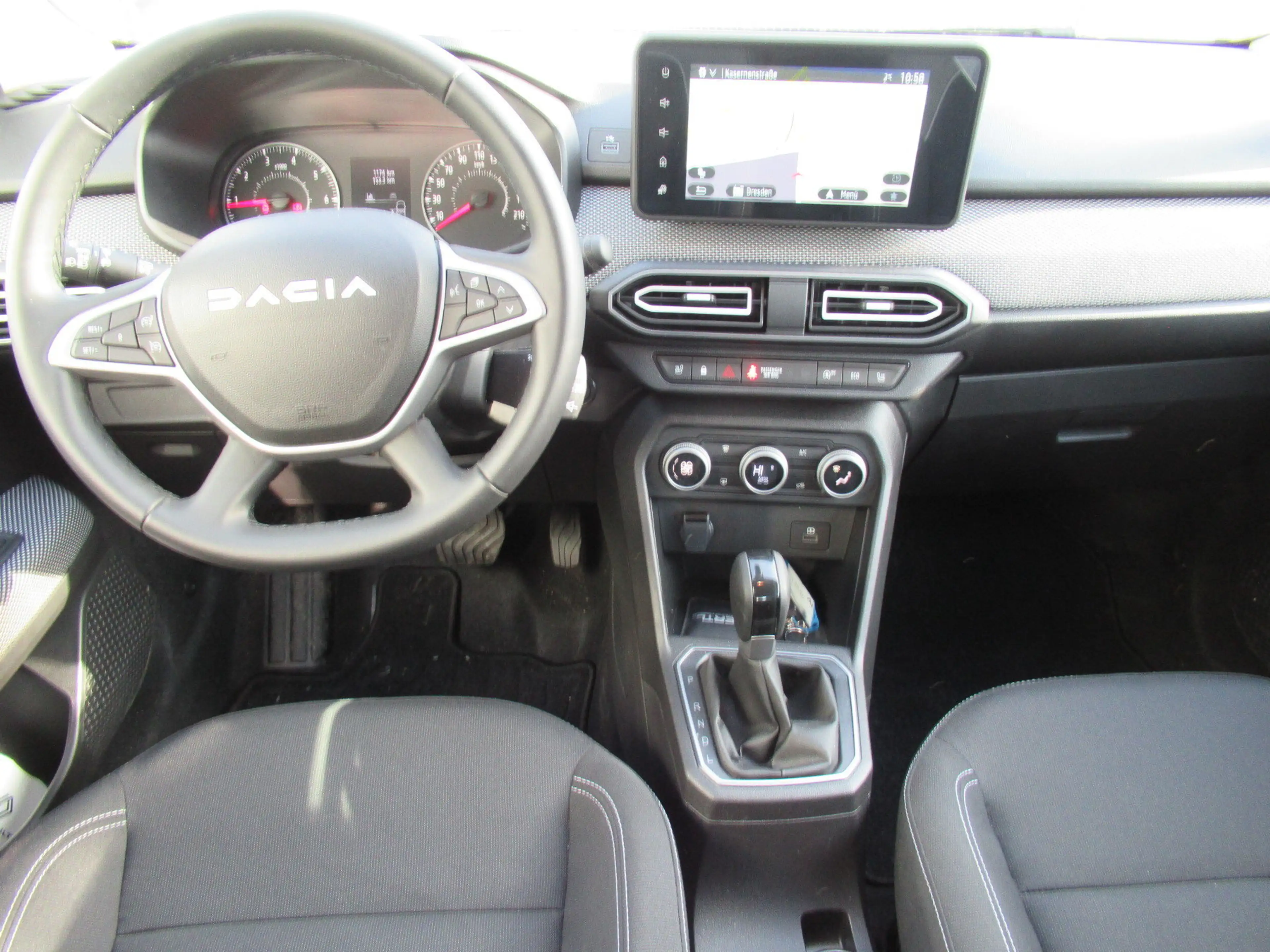 Dacia Logan Black Edition TCe 90 — photo 6