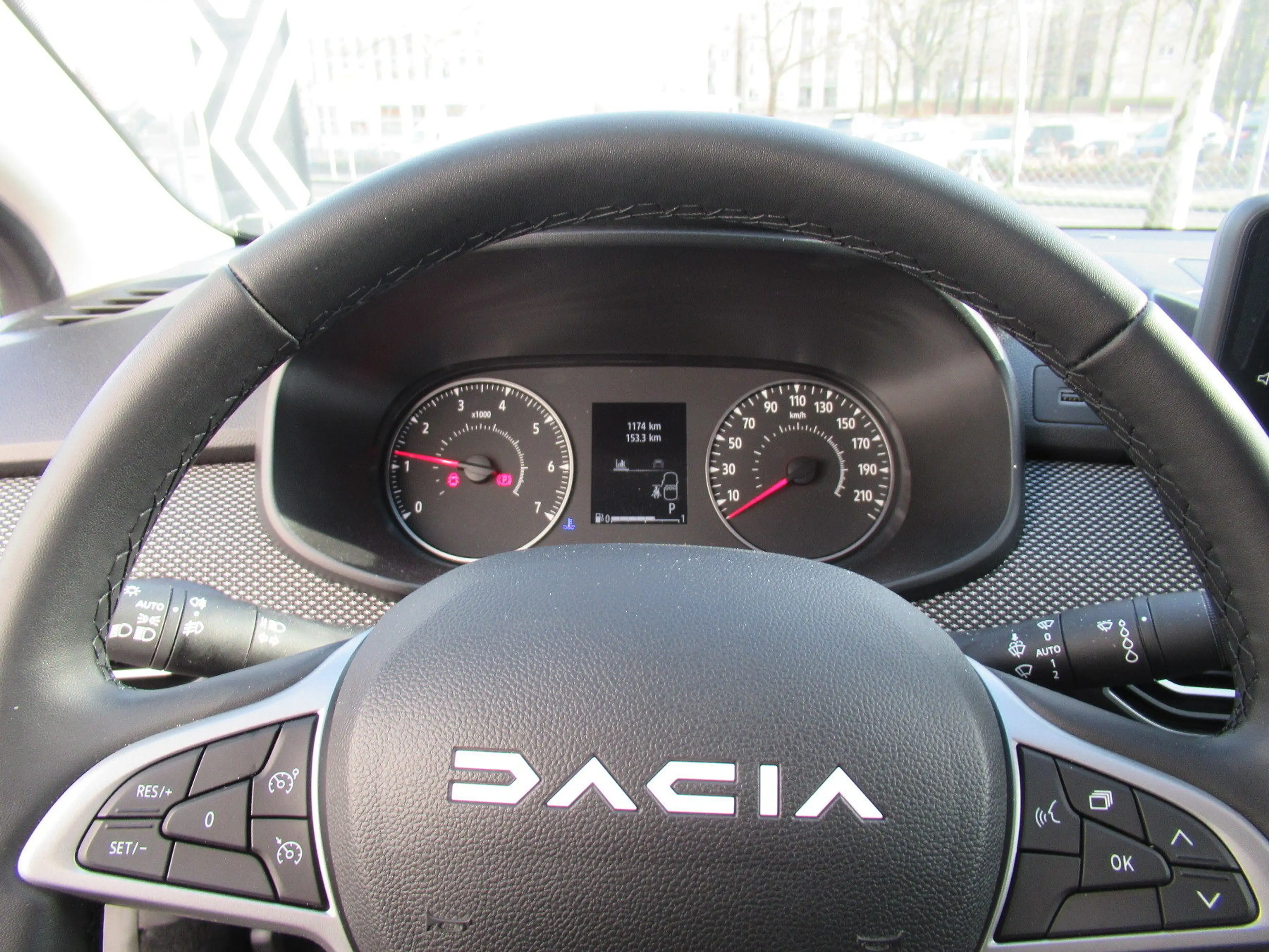 Dacia Logan Black Edition TCe 90 — photo 8
