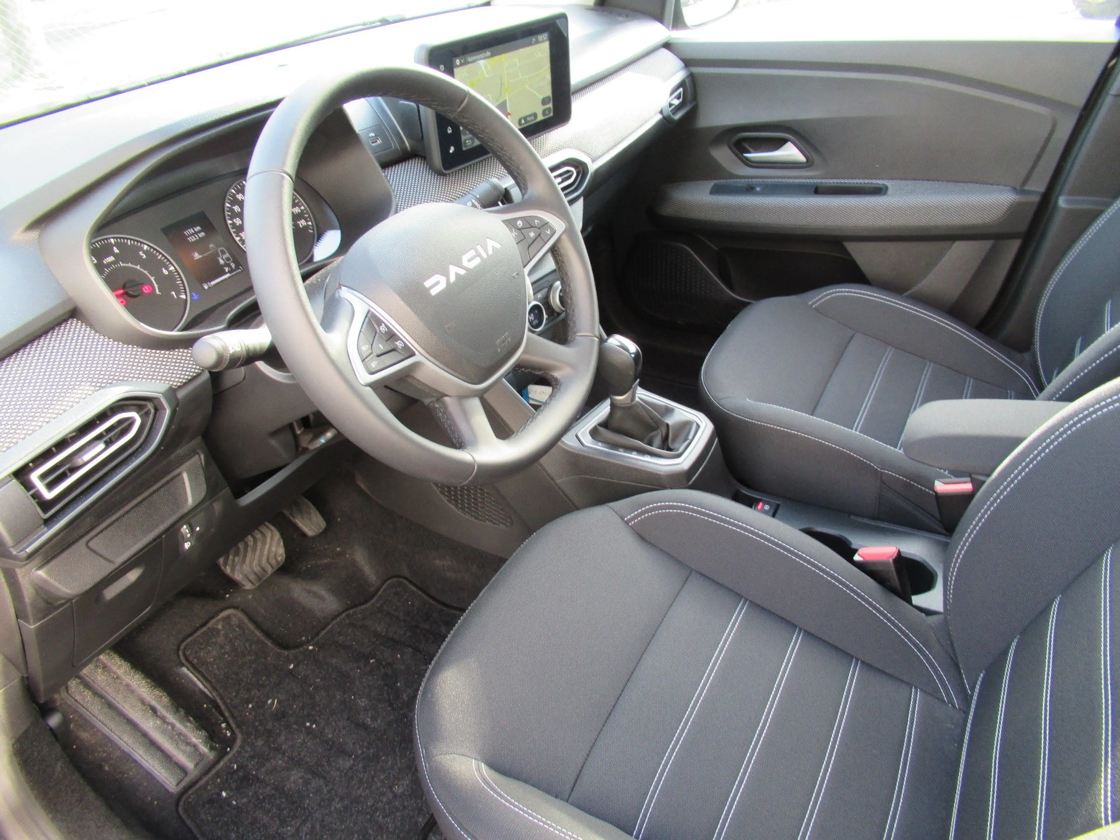 Dacia Logan Black Edition TCe 90 — photo 12