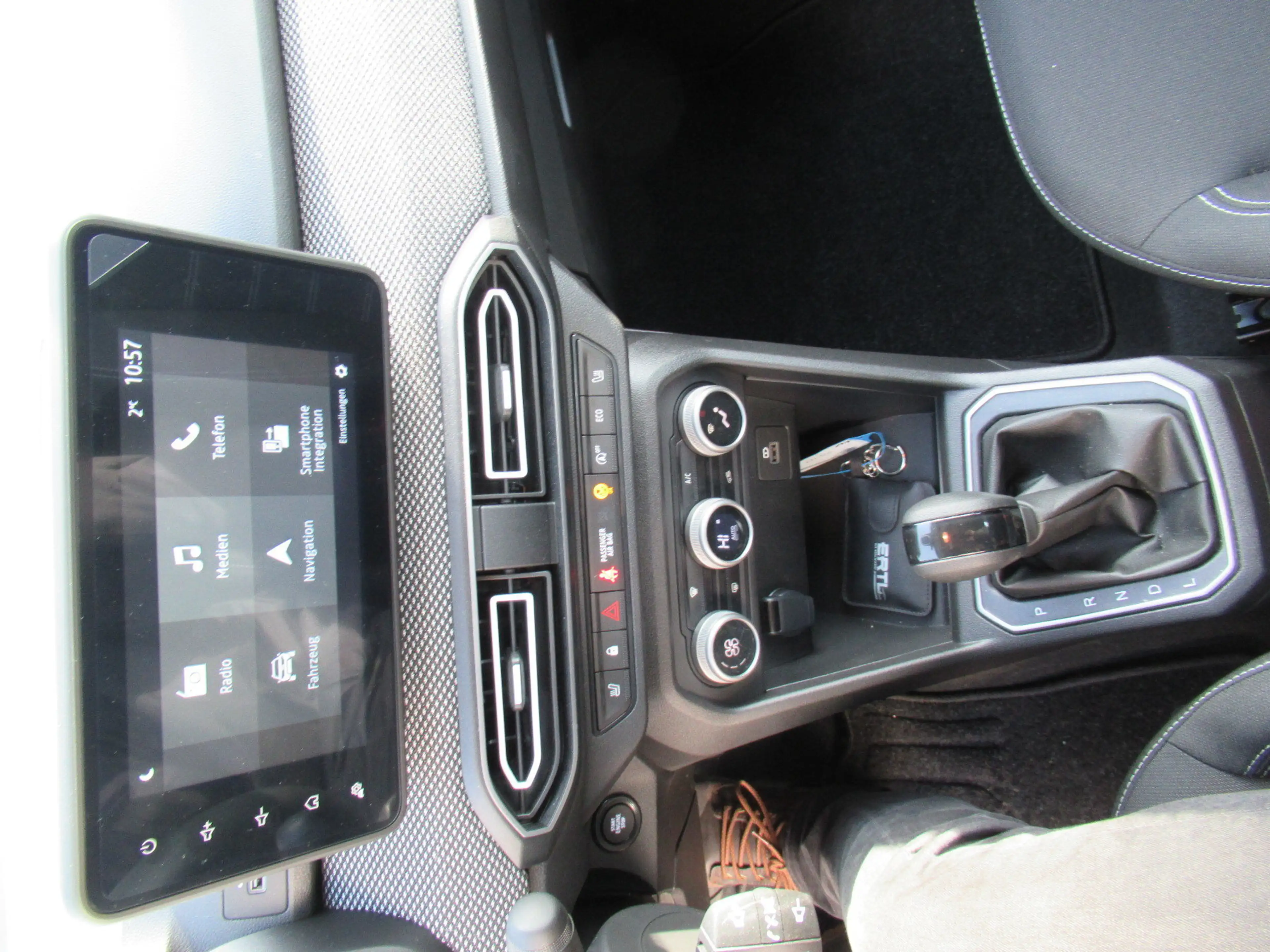 Dacia Logan Black Edition TCe 90 — photo 9