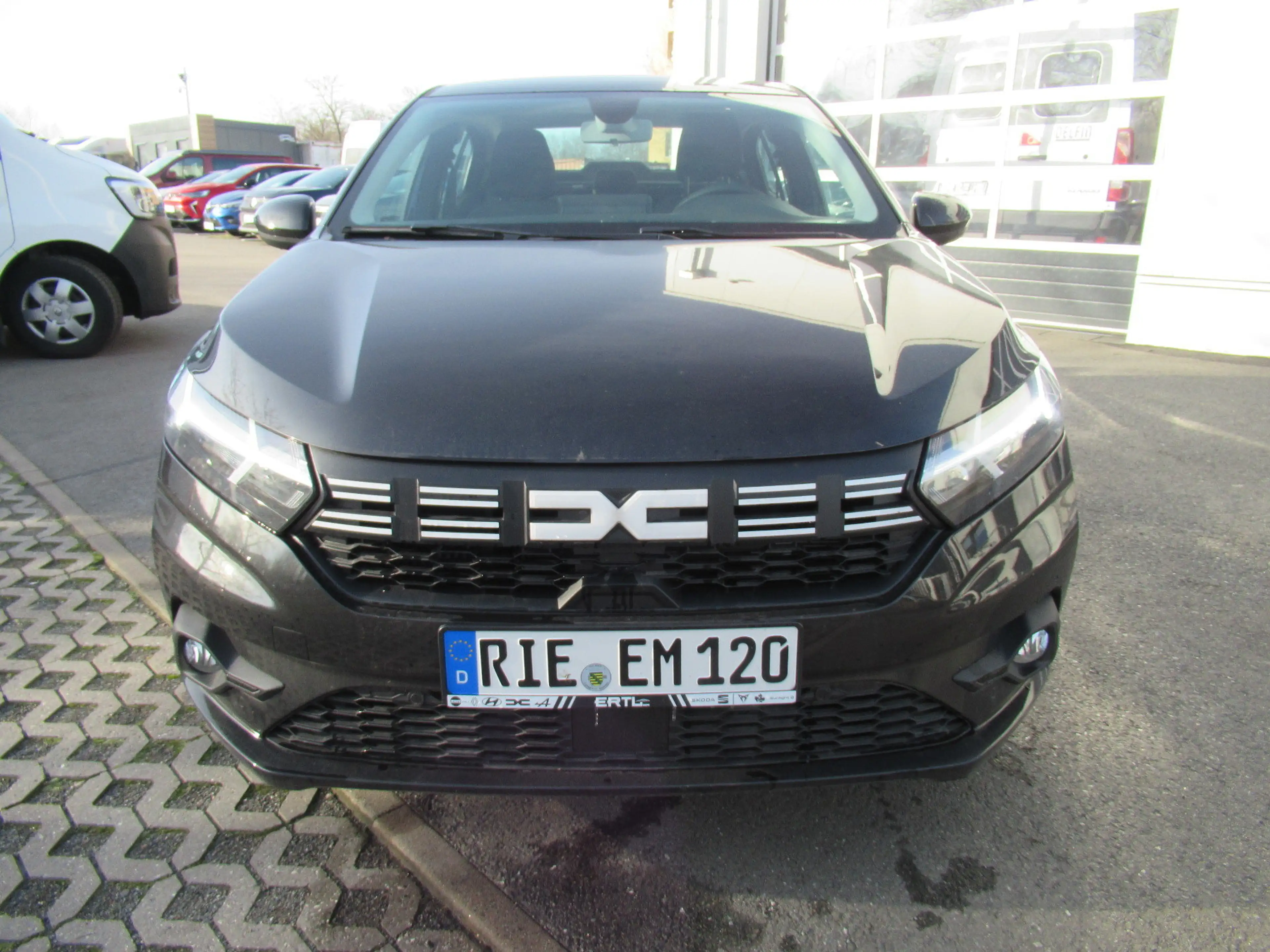 Dacia Logan Black Edition TCe 90 — photo 3