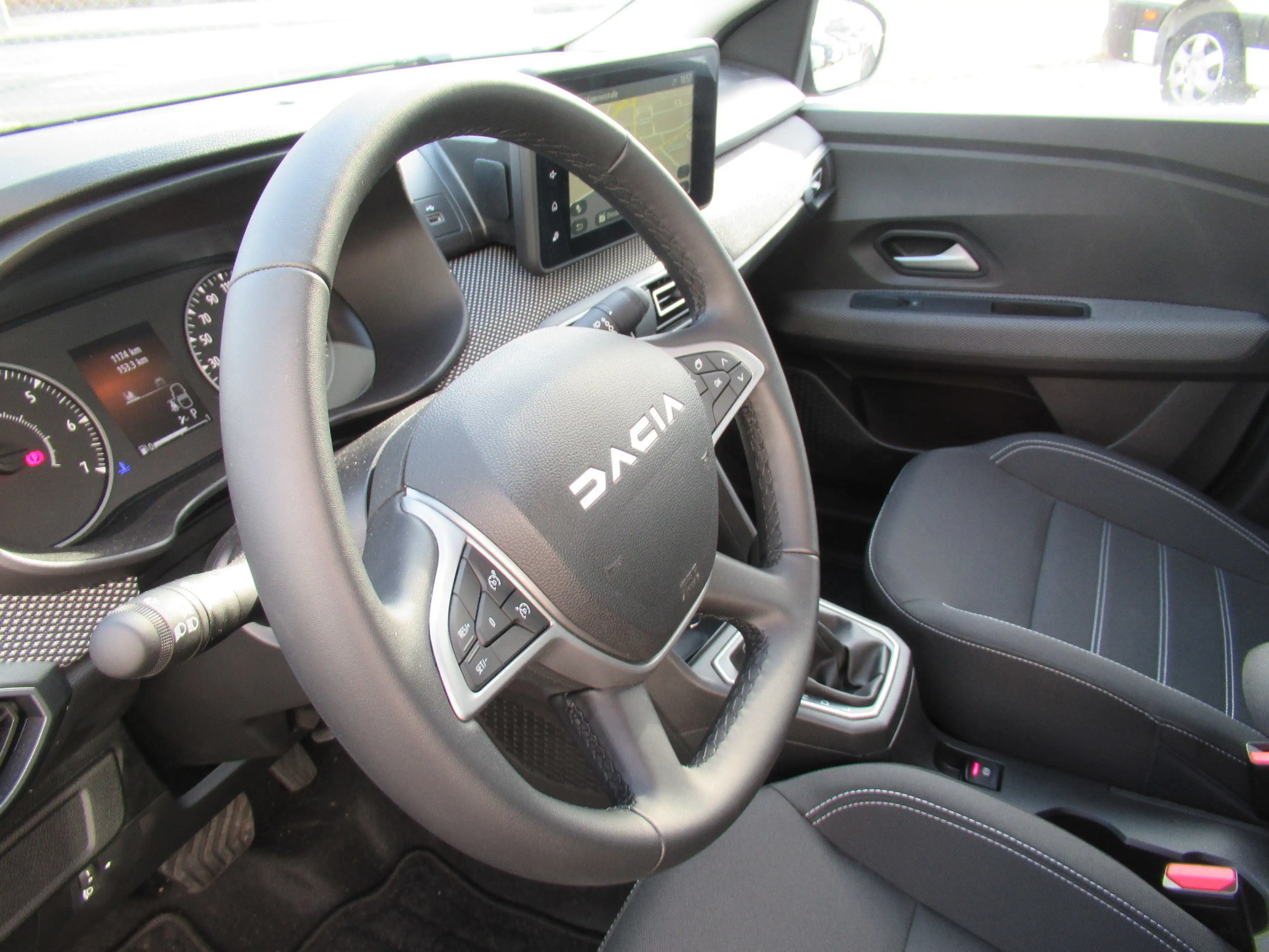 Dacia Logan Black Edition TCe 90 — photo 13