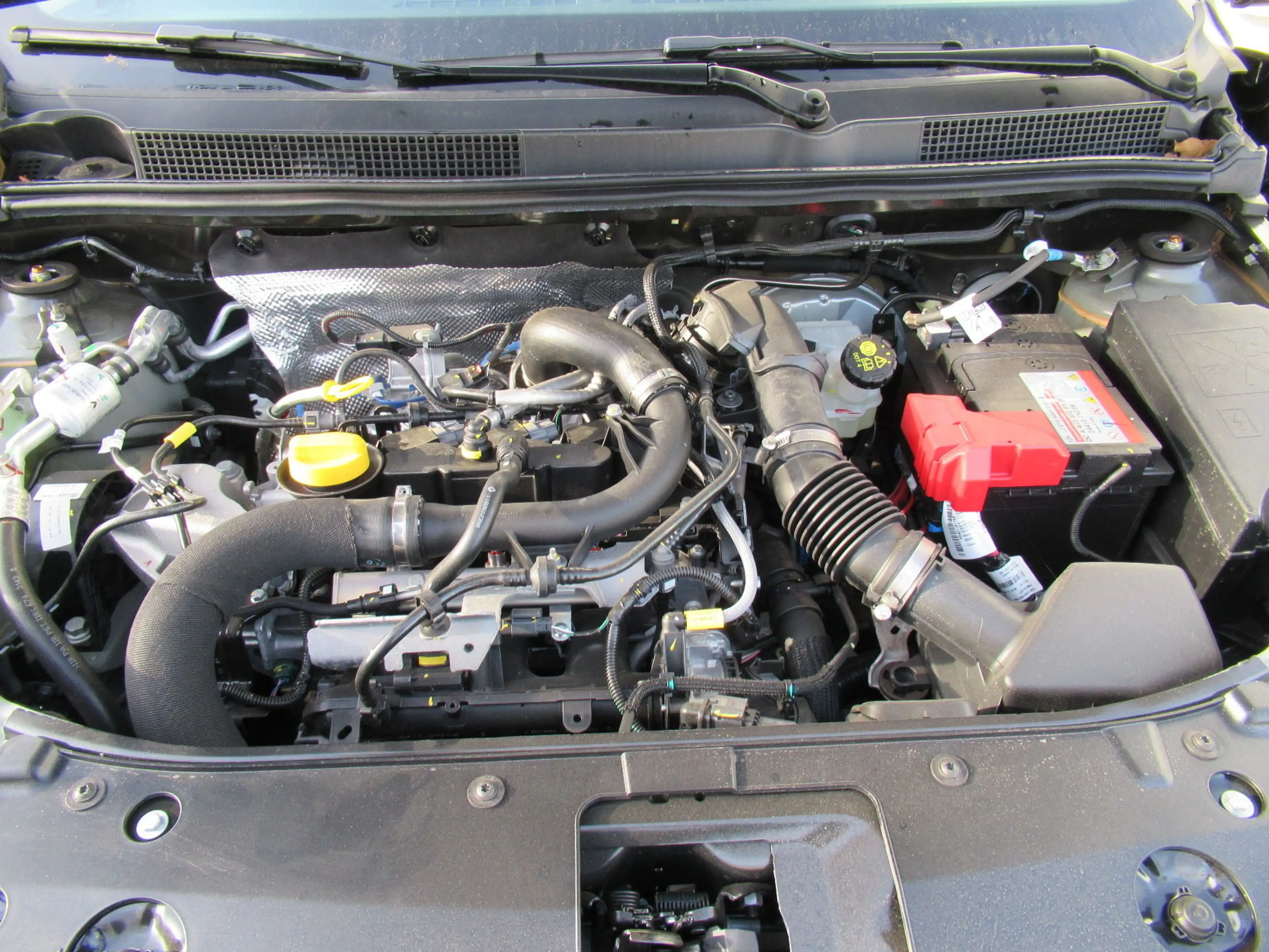 Dacia Logan Black Edition TCe 90 — photo 4
