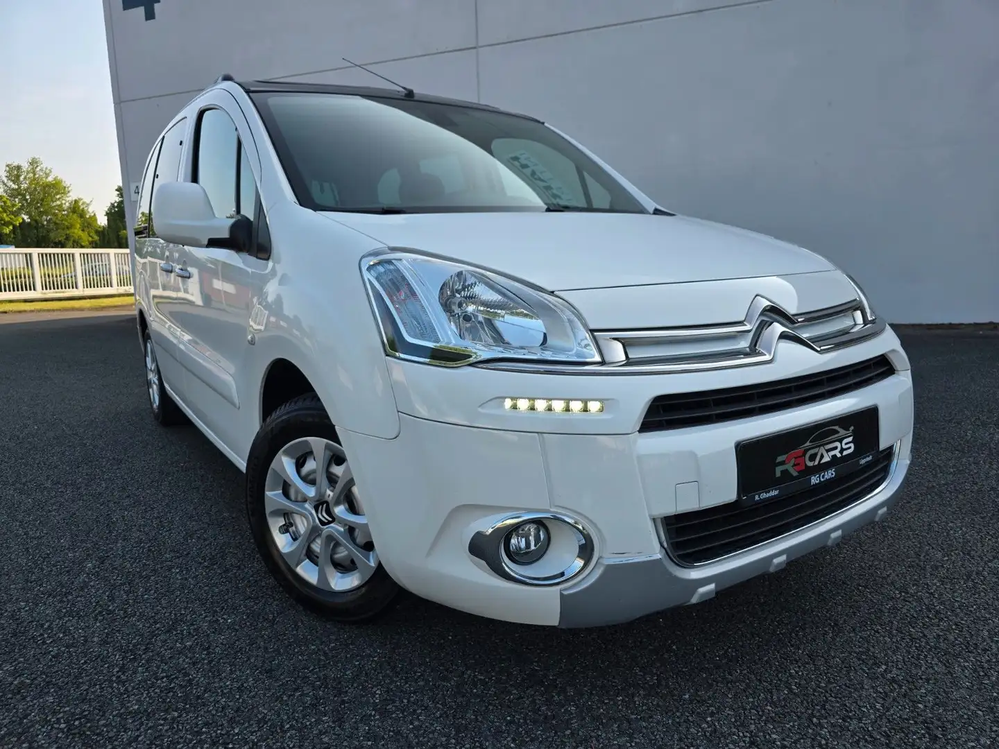 Citroen Berlingo Kombi Selection 1.6 Panorama Weiß - 2