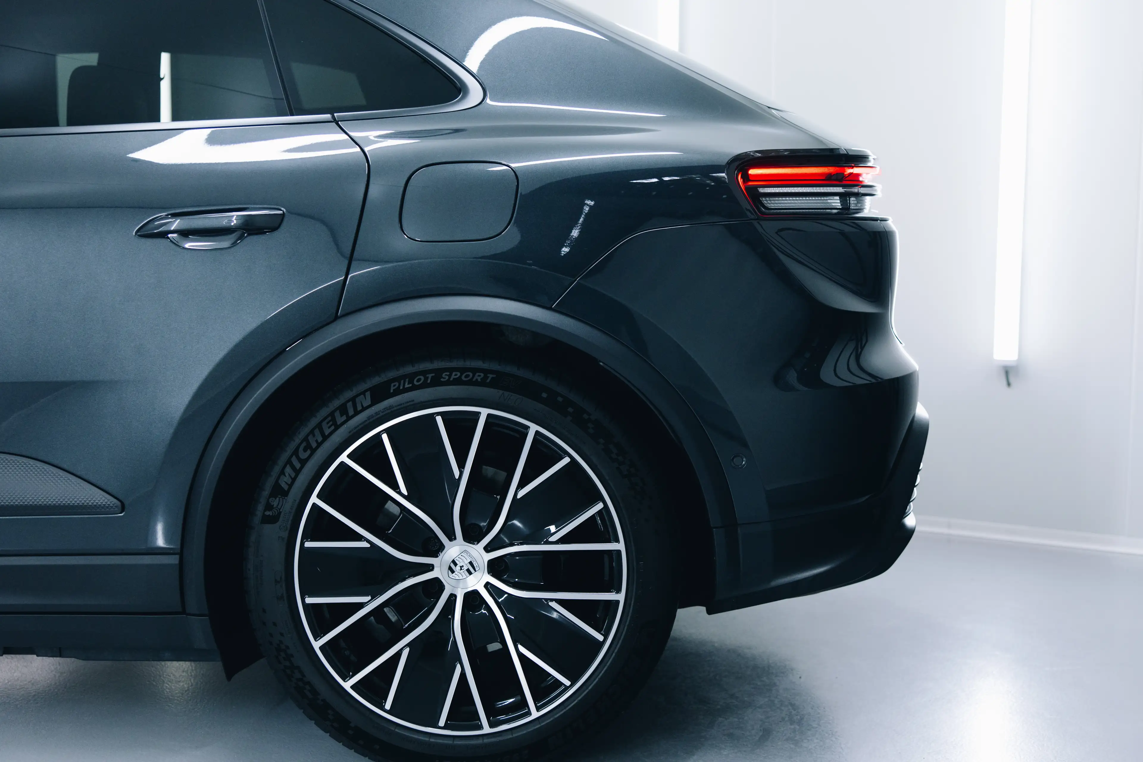 Porsche Macan 4 Electric Trekhaak BOSE Pano Luchtvering InnoDrive (ACC) Matrix LED — photo 21