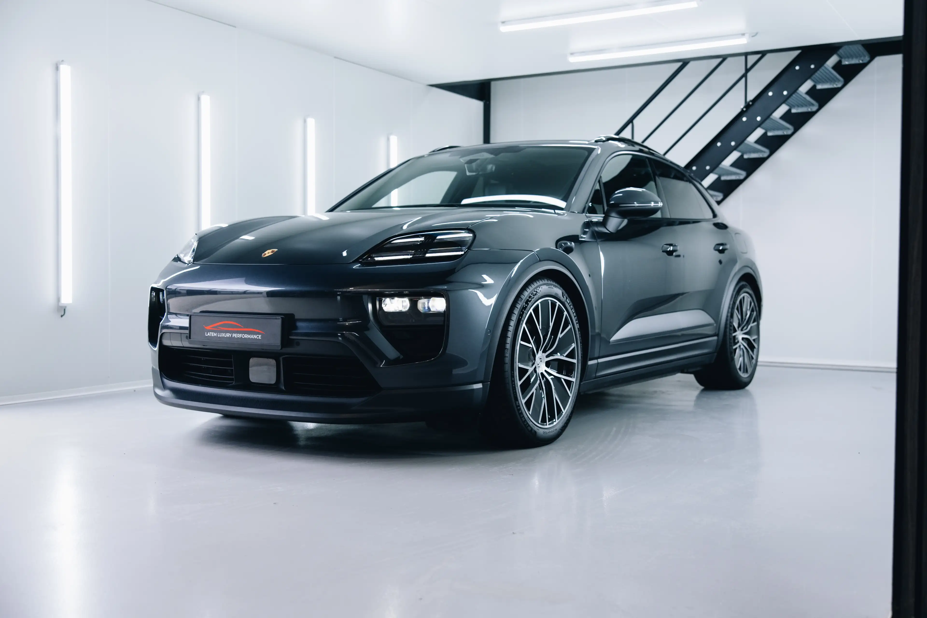 Porsche Macan 4 Electric Trekhaak BOSE Pano Luchtvering InnoDrive (ACC) Matrix LED — photo 3
