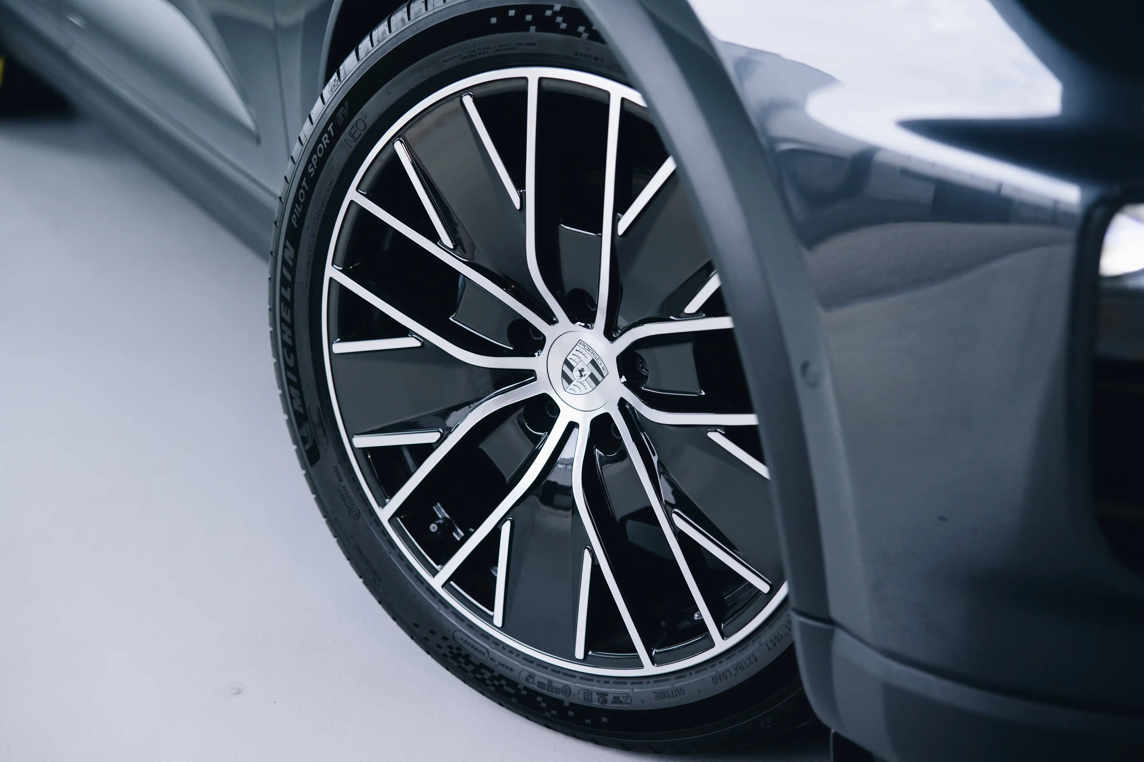Porsche Macan 4 Electric Trekhaak BOSE Pano Luchtvering InnoDrive (ACC) Matrix LED — photo 19