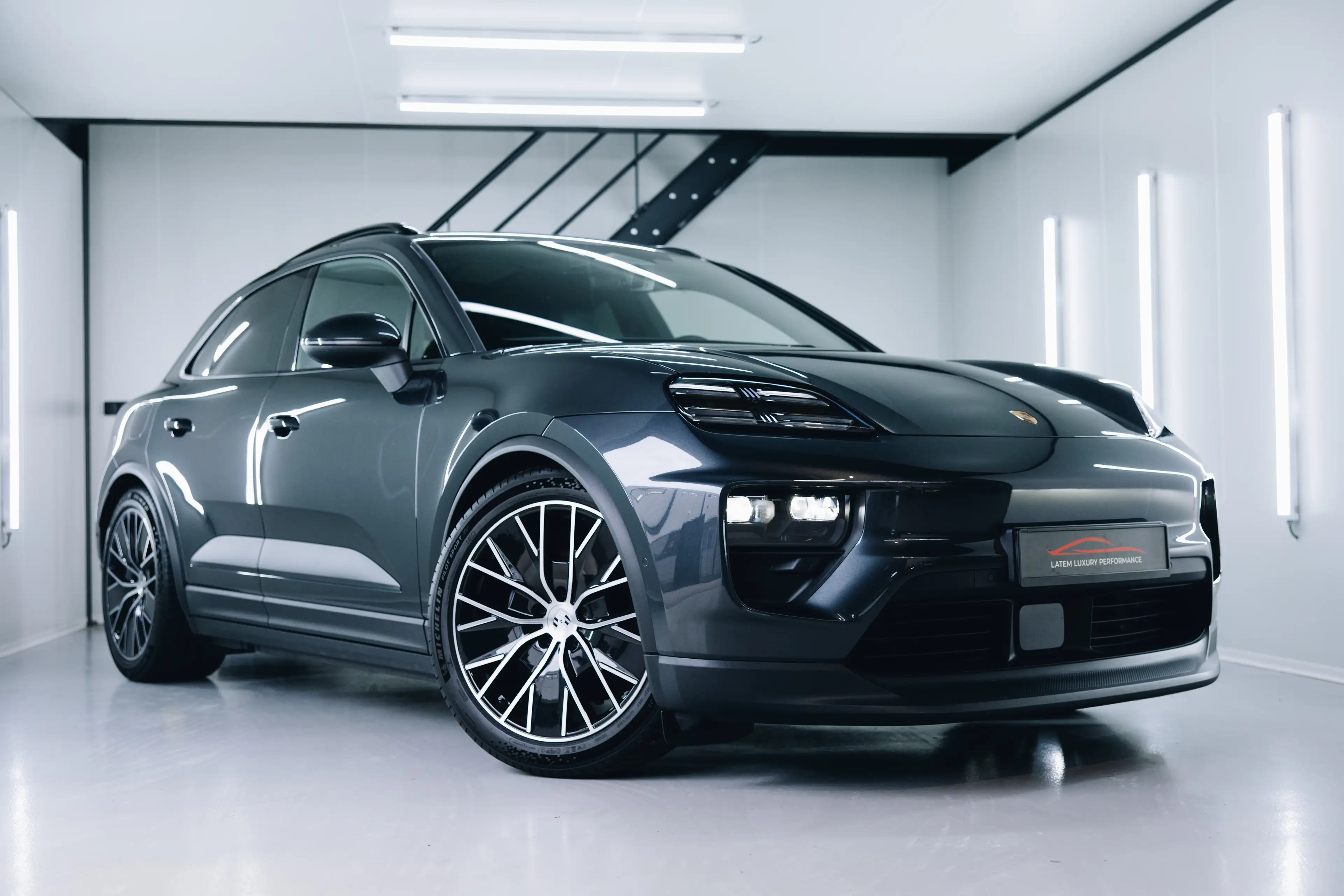 Porsche Macan 4 Electric Trekhaak BOSE Pano Luchtvering InnoDrive (ACC) Matrix LED — photo 22