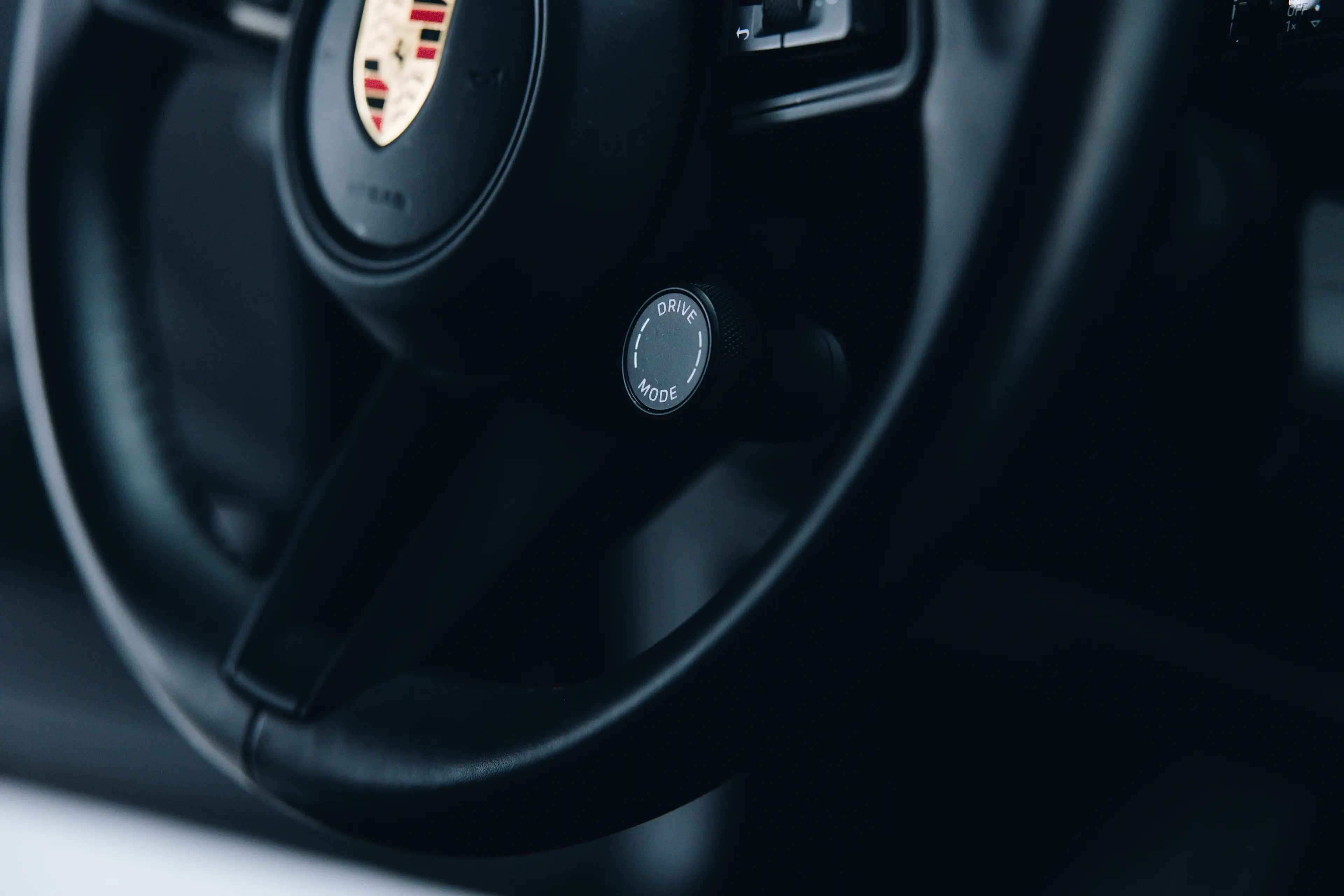Porsche Macan 4 Electric Trekhaak BOSE Pano Luchtvering InnoDrive (ACC) Matrix LED — photo 15
