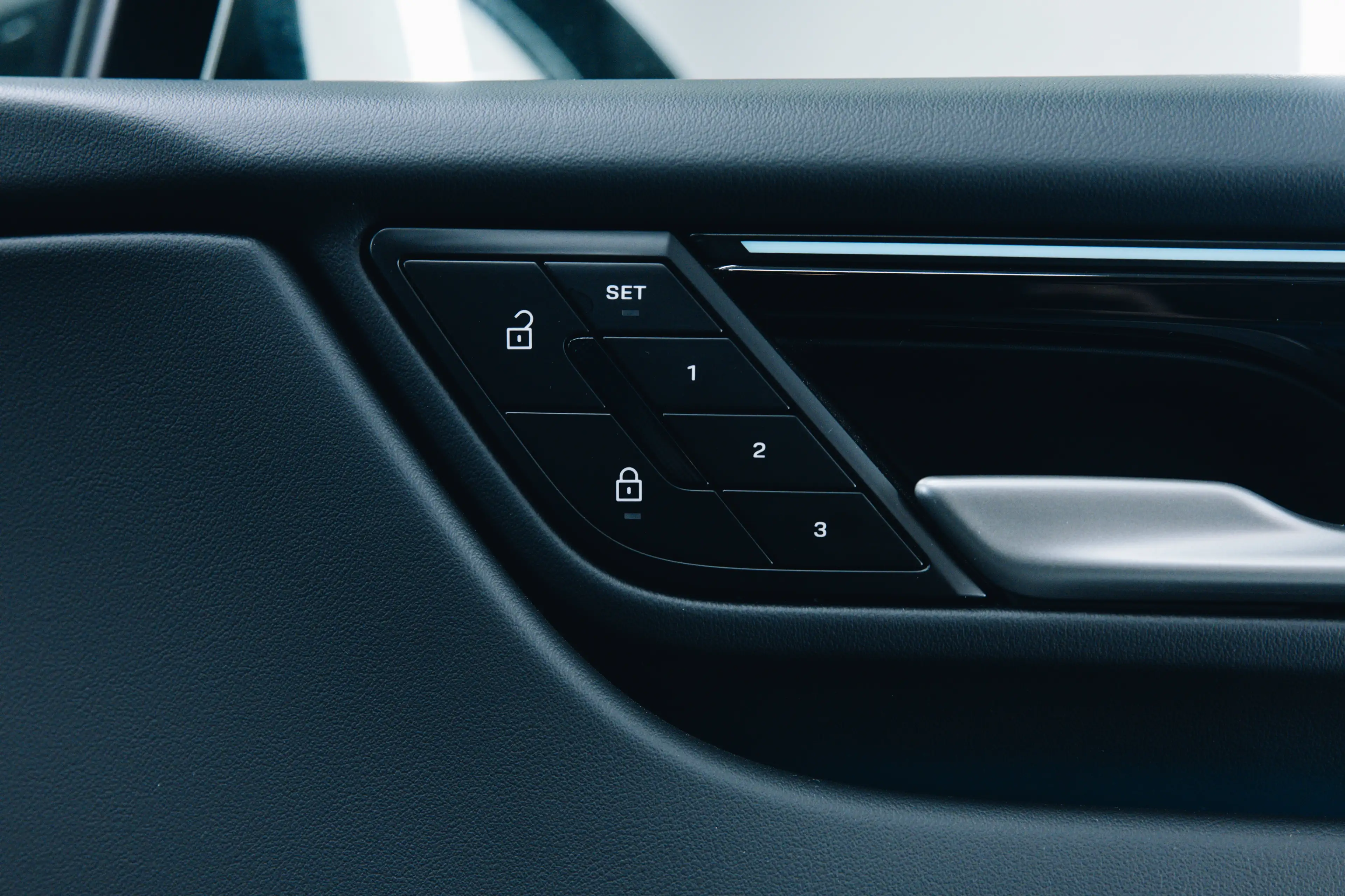 Porsche Macan 4 Electric Trekhaak BOSE Pano Luchtvering InnoDrive (ACC) Matrix LED — photo 13